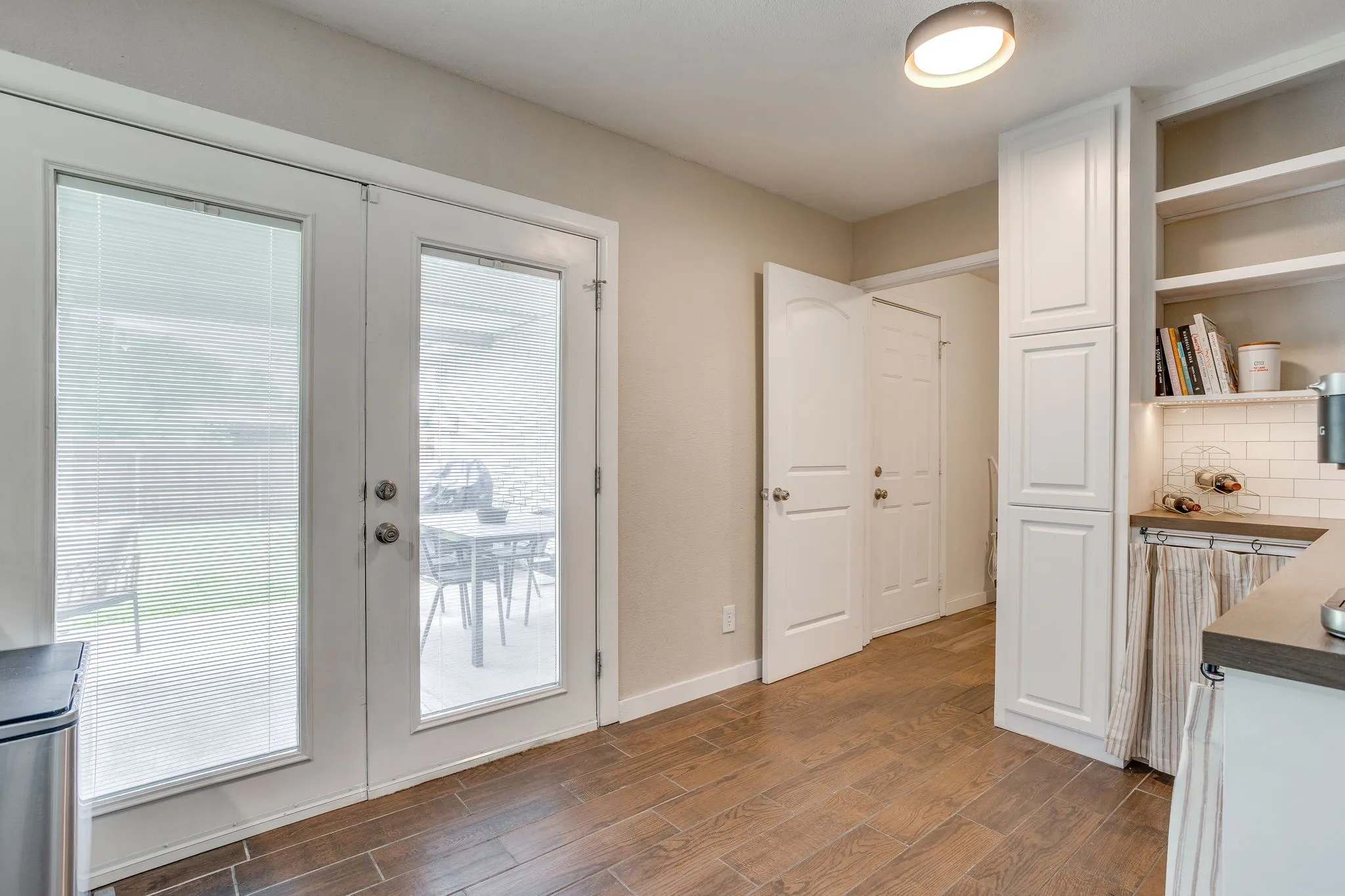 Single Family Residence For Sale in Dallas County , 2101 Alder Trail, Grand Prairie, Texas 75052, 3 Bedroom, 2 Bathroom, 2 Garage spaces, 1,756 Sqft, built in 1978, mls#21403714, Real Estate Agent in Grand Prairie, Homes For Sale in Dallas county, Homes For Sale in Grand Prairie, Realtor in Grand Prairie Texas, Real Estate Brokerage Independent Realty Texas, Luminita Cordes Realtor