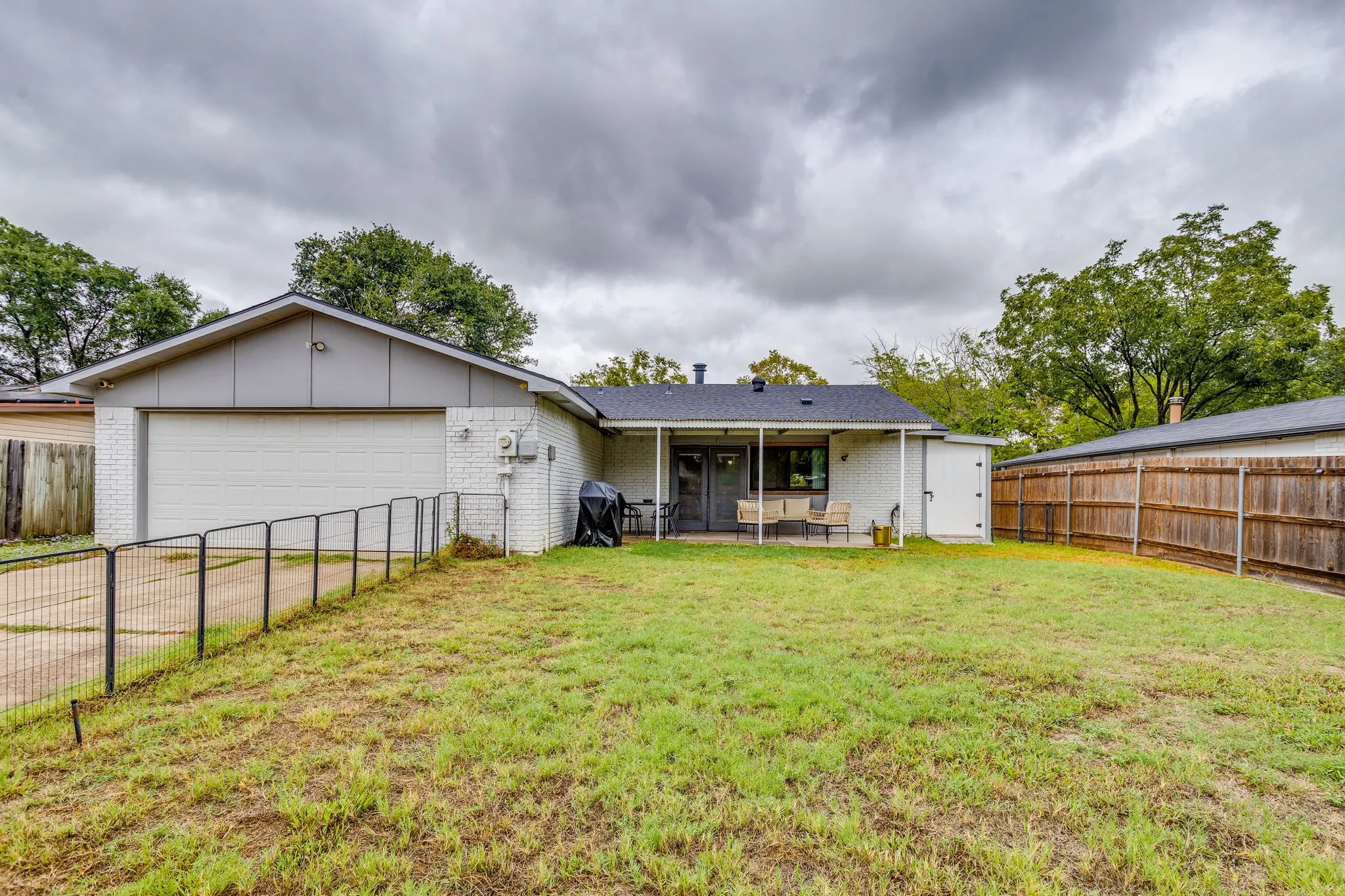 Single Family Residence For Sale in Dallas County , 2101 Alder Trail, Grand Prairie, Texas 75052, 3 Bedroom, 2 Bathroom, 2 Garage spaces, 1,756 Sqft, built in 1978, mls#21403714, Real Estate Agent in Grand Prairie, Homes For Sale in Dallas county, Homes For Sale in Grand Prairie, Realtor in Grand Prairie Texas, Real Estate Brokerage Independent Realty Texas, Luminita Cordes Realtor