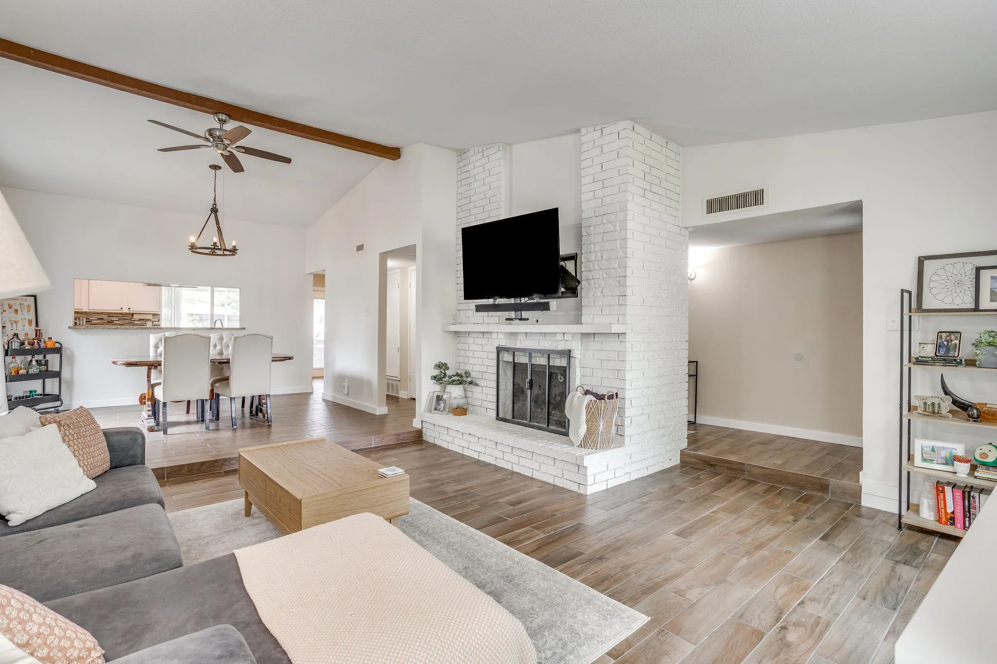 Single Family Residence For Sale in Dallas County , 2101 Alder Trail, Grand Prairie, Texas 75052, 3 Bedroom, 2 Bathroom, 2 Garage spaces, 1,756 Sqft, built in 1978, mls#21403714, Real Estate Agent in Grand Prairie, Homes For Sale in Dallas county, Homes For Sale in Grand Prairie, Realtor in Grand Prairie Texas, Real Estate Brokerage Independent Realty Texas, Luminita Cordes Realtor