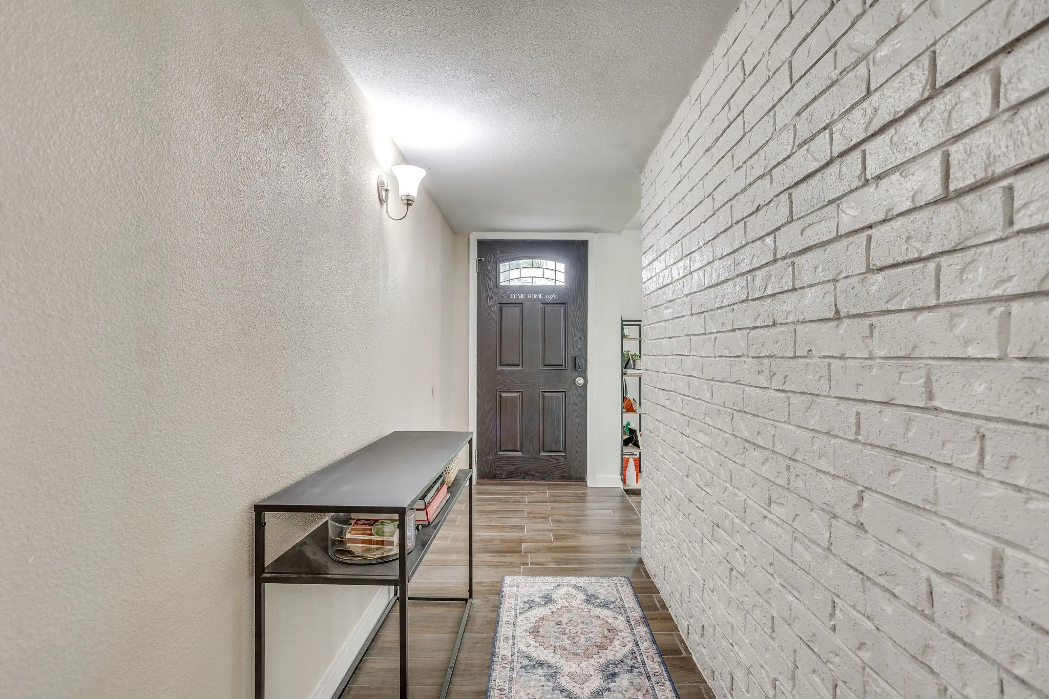 Single Family Residence For Sale in Dallas County , 2101 Alder Trail, Grand Prairie, Texas 75052, 3 Bedroom, 2 Bathroom, 2 Garage spaces, 1,756 Sqft, built in 1978, mls#21403714, Real Estate Agent in Grand Prairie, Homes For Sale in Dallas county, Homes For Sale in Grand Prairie, Realtor in Grand Prairie Texas, Real Estate Brokerage Independent Realty Texas, Luminita Cordes Realtor