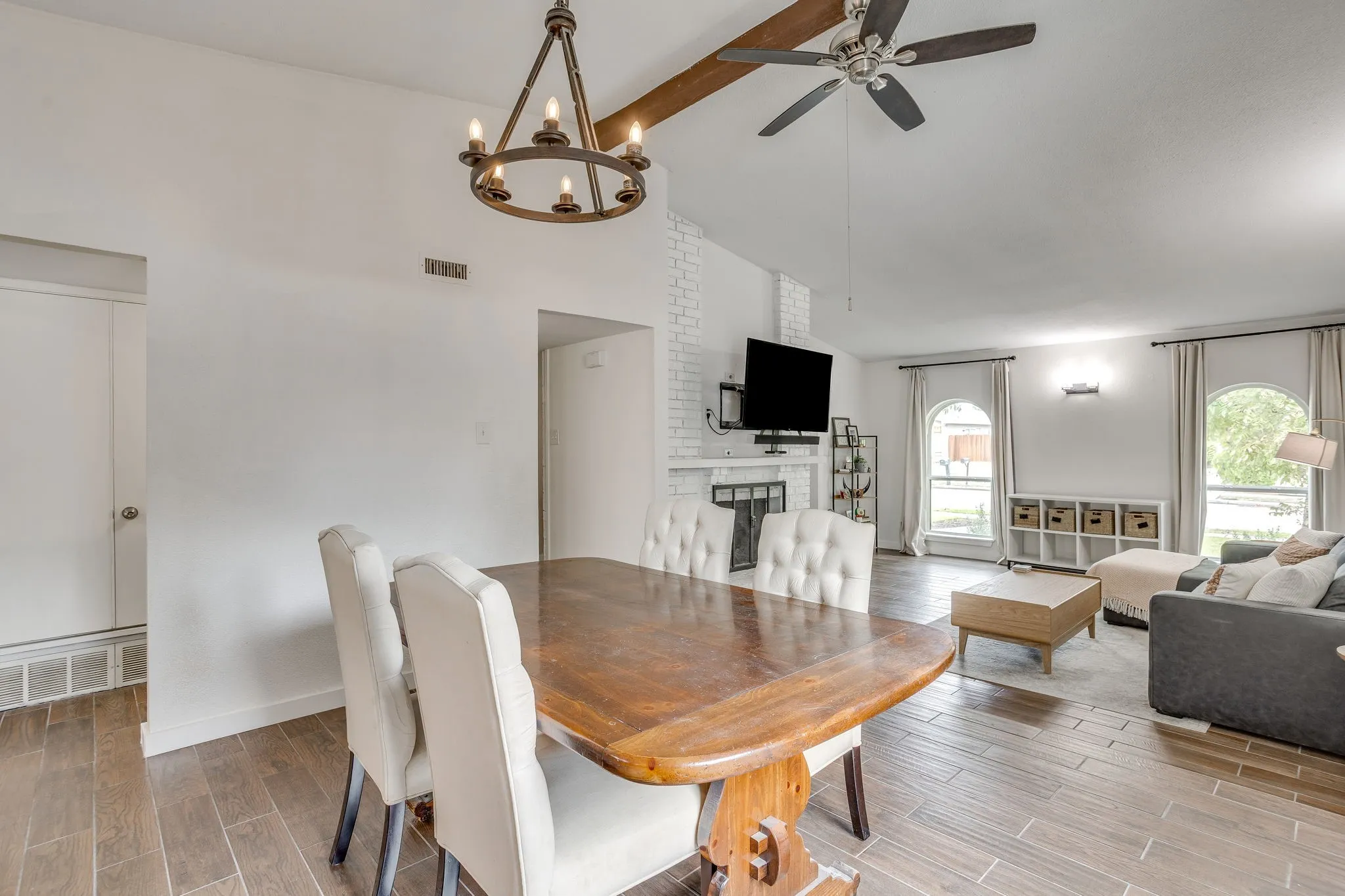 Single Family Residence For Sale in Dallas County , 2101 Alder Trail, Grand Prairie, Texas 75052, 3 Bedroom, 2 Bathroom, 2 Garage spaces, 1,756 Sqft, built in 1978, mls#21403714, Real Estate Agent in Grand Prairie, Homes For Sale in Dallas county, Homes For Sale in Grand Prairie, Realtor in Grand Prairie Texas, Real Estate Brokerage Independent Realty Texas, Luminita Cordes Realtor