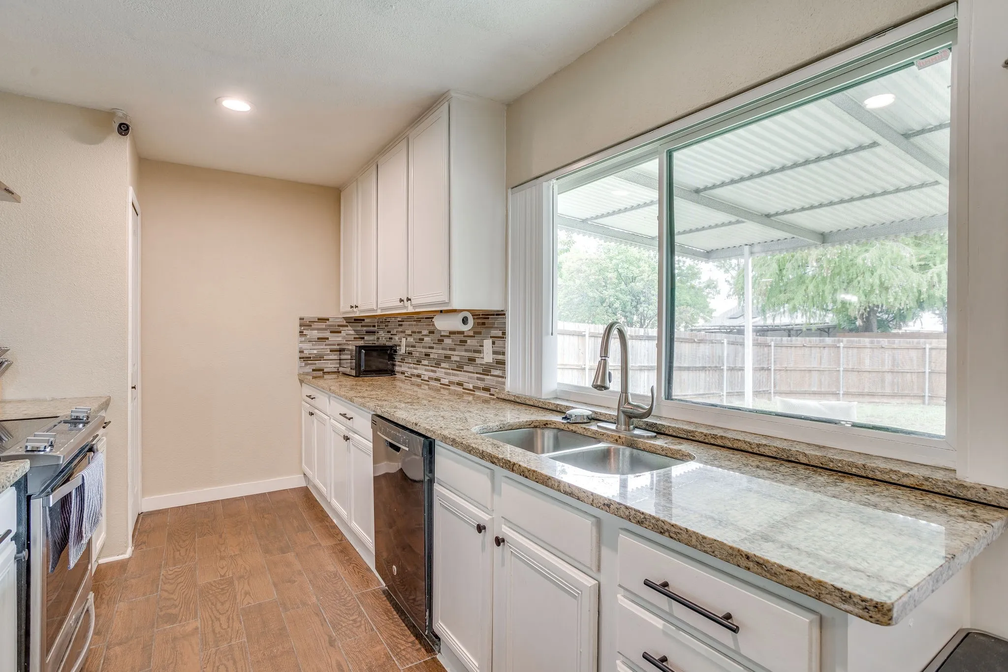 Single Family Residence For Sale in Dallas County , 2101 Alder Trail, Grand Prairie, Texas 75052, 3 Bedroom, 2 Bathroom, 2 Garage spaces, 1,756 Sqft, built in 1978, mls#21403714, Real Estate Agent in Grand Prairie, Homes For Sale in Dallas county, Homes For Sale in Grand Prairie, Realtor in Grand Prairie Texas, Real Estate Brokerage Independent Realty Texas, Luminita Cordes Realtor