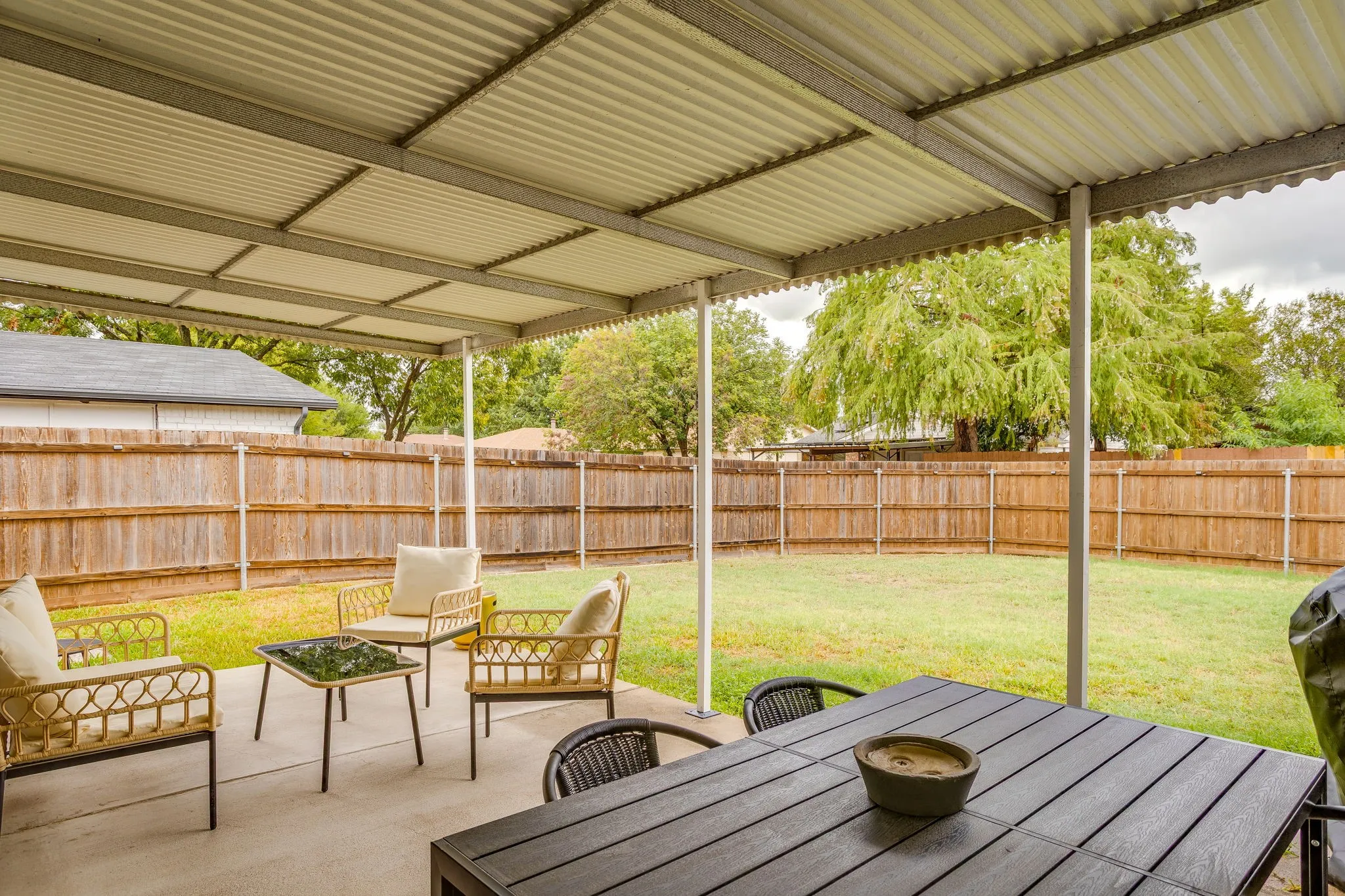 Single Family Residence For Sale in Dallas County , 2101 Alder Trail, Grand Prairie, Texas 75052, 3 Bedroom, 2 Bathroom, 2 Garage spaces, 1,756 Sqft, built in 1978, mls#21403714, Real Estate Agent in Grand Prairie, Homes For Sale in Dallas county, Homes For Sale in Grand Prairie, Realtor in Grand Prairie Texas, Real Estate Brokerage Independent Realty Texas, Luminita Cordes Realtor