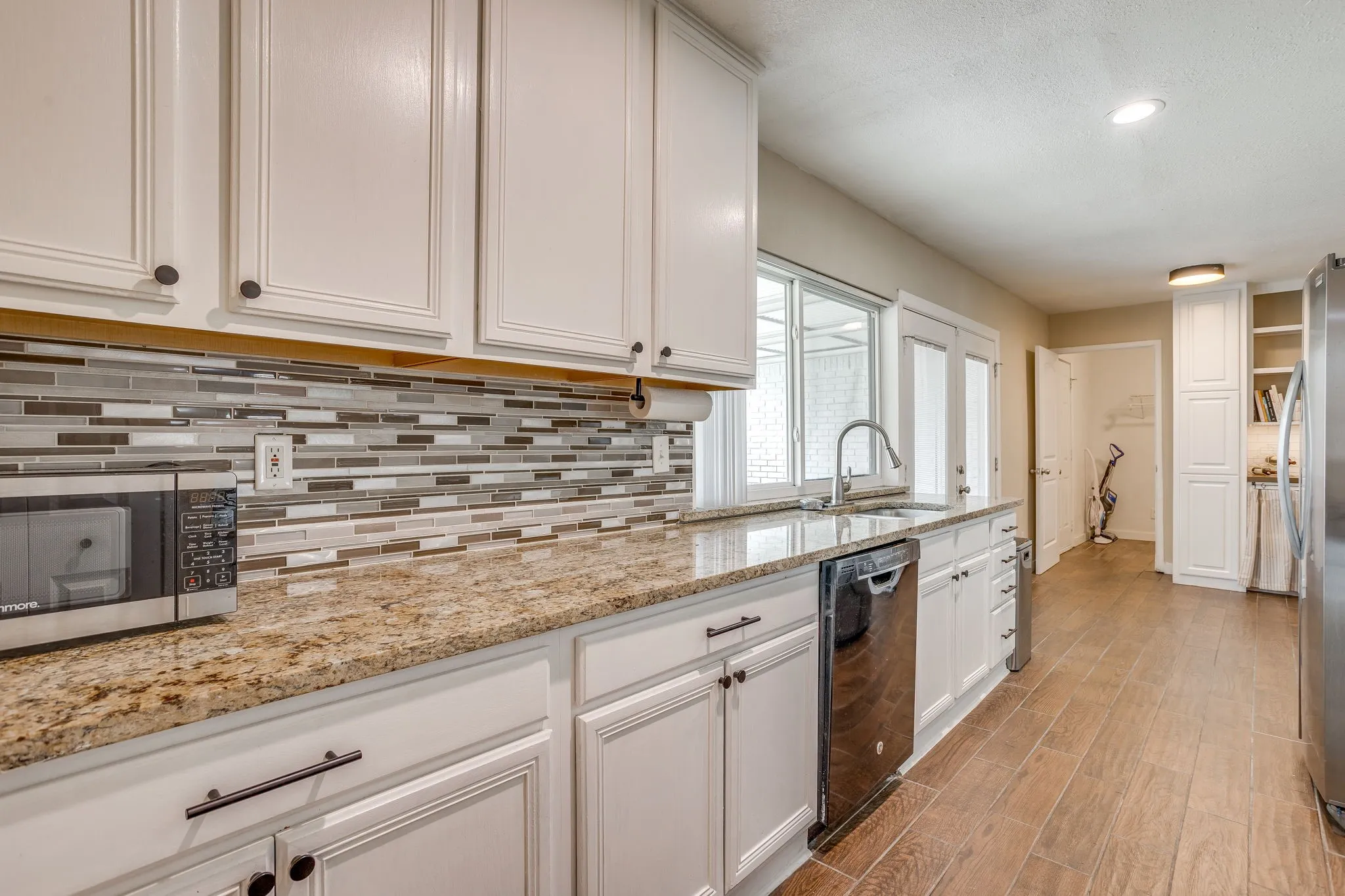 Single Family Residence For Sale in Dallas County , 2101 Alder Trail, Grand Prairie, Texas 75052, 3 Bedroom, 2 Bathroom, 2 Garage spaces, 1,756 Sqft, built in 1978, mls#21403714, Real Estate Agent in Grand Prairie, Homes For Sale in Dallas county, Homes For Sale in Grand Prairie, Realtor in Grand Prairie Texas, Real Estate Brokerage Independent Realty Texas, Luminita Cordes Realtor