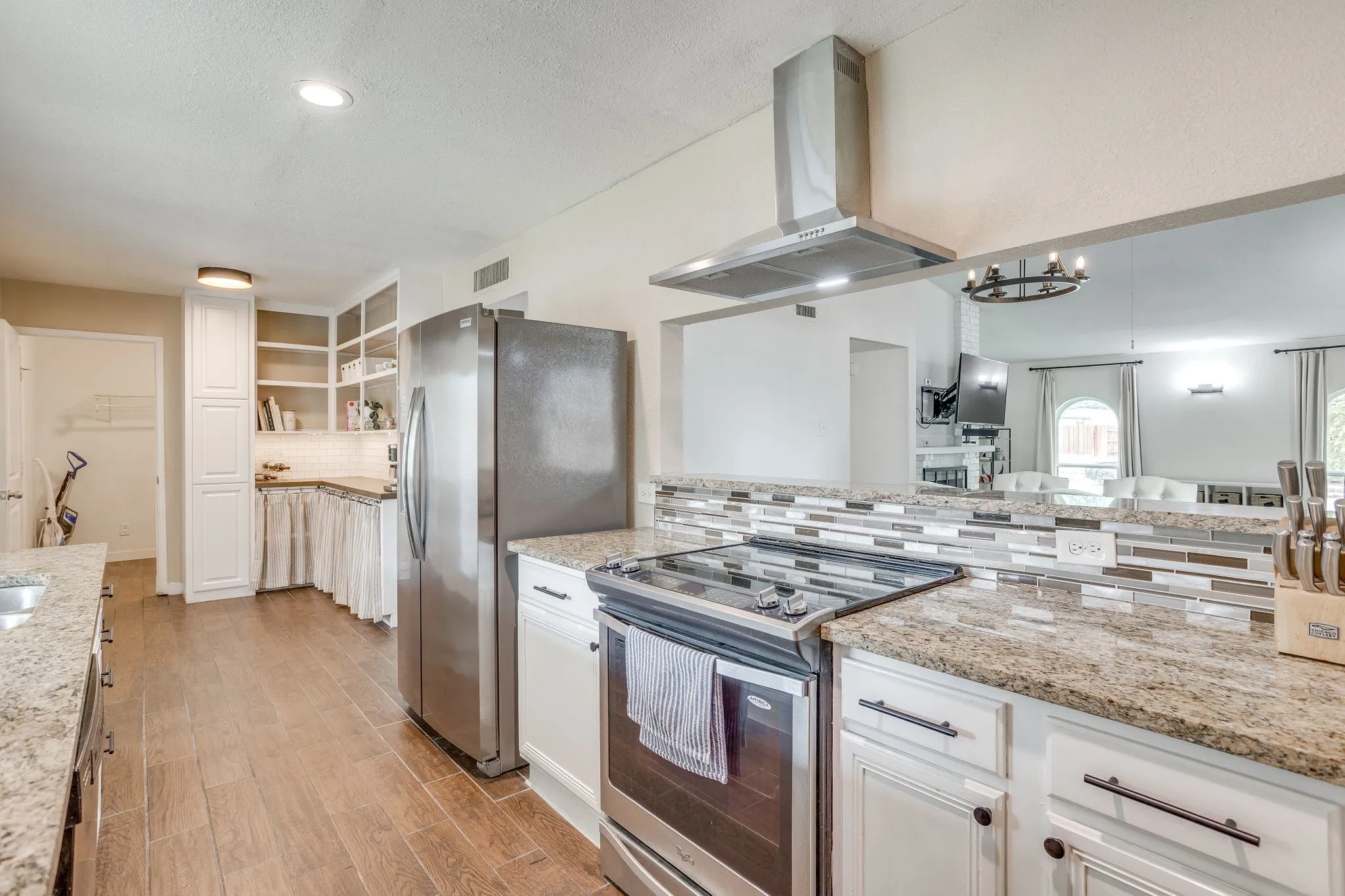 Single Family Residence For Sale in Dallas County , 2101 Alder Trail, Grand Prairie, Texas 75052, 3 Bedroom, 2 Bathroom, 2 Garage spaces, 1,756 Sqft, built in 1978, mls#21403714, Real Estate Agent in Grand Prairie, Homes For Sale in Dallas county, Homes For Sale in Grand Prairie, Realtor in Grand Prairie Texas, Real Estate Brokerage Independent Realty Texas, Luminita Cordes Realtor