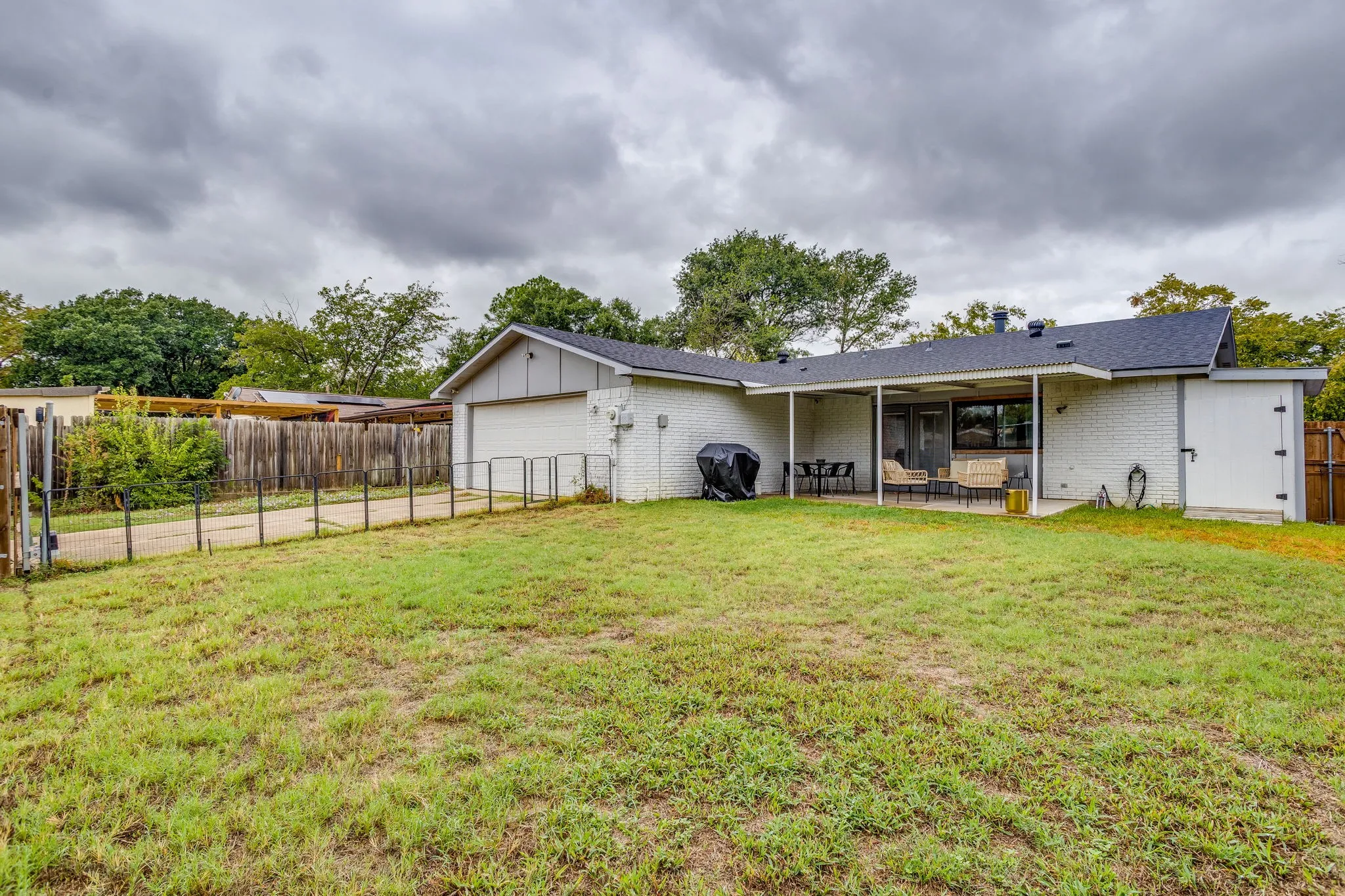 Single Family Residence For Sale in Dallas County , 2101 Alder Trail, Grand Prairie, Texas 75052, 3 Bedroom, 2 Bathroom, 2 Garage spaces, 1,756 Sqft, built in 1978, mls#21403714, Real Estate Agent in Grand Prairie, Homes For Sale in Dallas county, Homes For Sale in Grand Prairie, Realtor in Grand Prairie Texas, Real Estate Brokerage Independent Realty Texas, Luminita Cordes Realtor