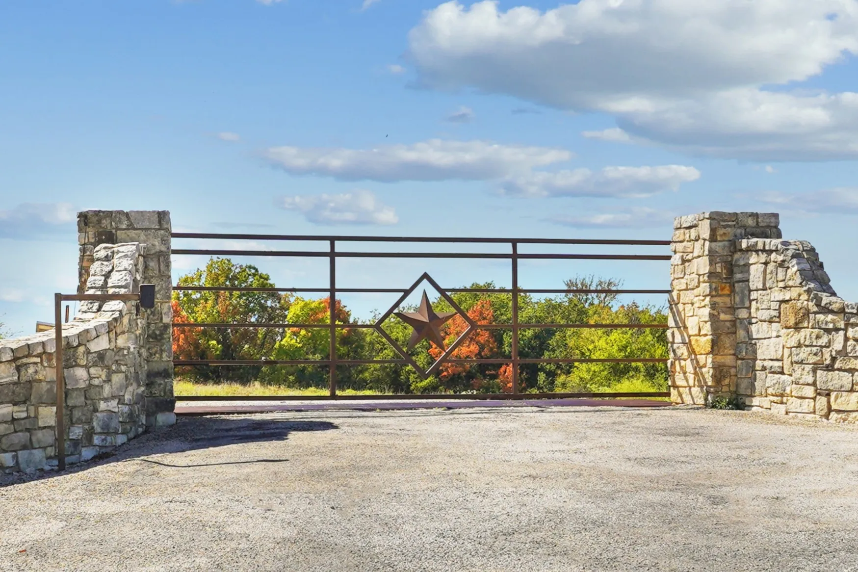 Farm For Sale in Wise County , 934 Private Road 4011, Decatur, Texas 76234, 4 Bedroom, 4 Bathroom, 2 Garage spaces, 3,715 Sqft, built in 2021, mls#21399837, Real Estate Agent in Decatur, Homes For Sale in Wise county, Homes For Sale in Decatur, Realtor in Decatur Texas, Real Estate Brokerage Independent Realty Texas, Luminita Cordes Realtor