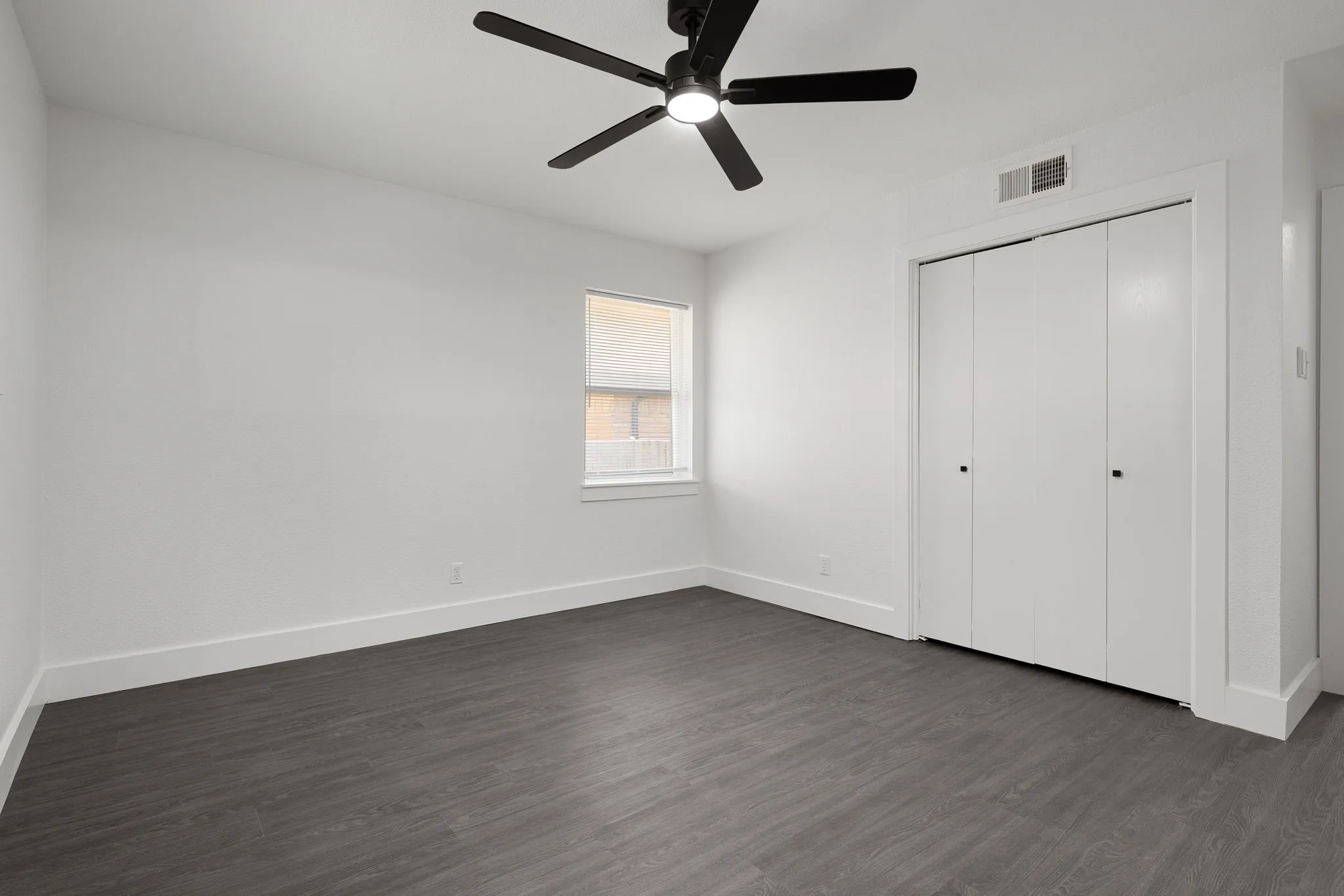 Single Family Residence For Sale in Dallas County , 1217 Mayfield Avenue, Garland, Texas 75041, 3 Bedroom, 2 Bathroom, 2 Garage spaces, 1,500 Sqft, built in 1963, mls#21399242, Real Estate Agent in Garland, Homes For Sale in Dallas county, Homes For Sale in Garland, Realtor in Garland Texas, Real Estate Brokerage Independent Realty Texas, Luminita Cordes Realtor