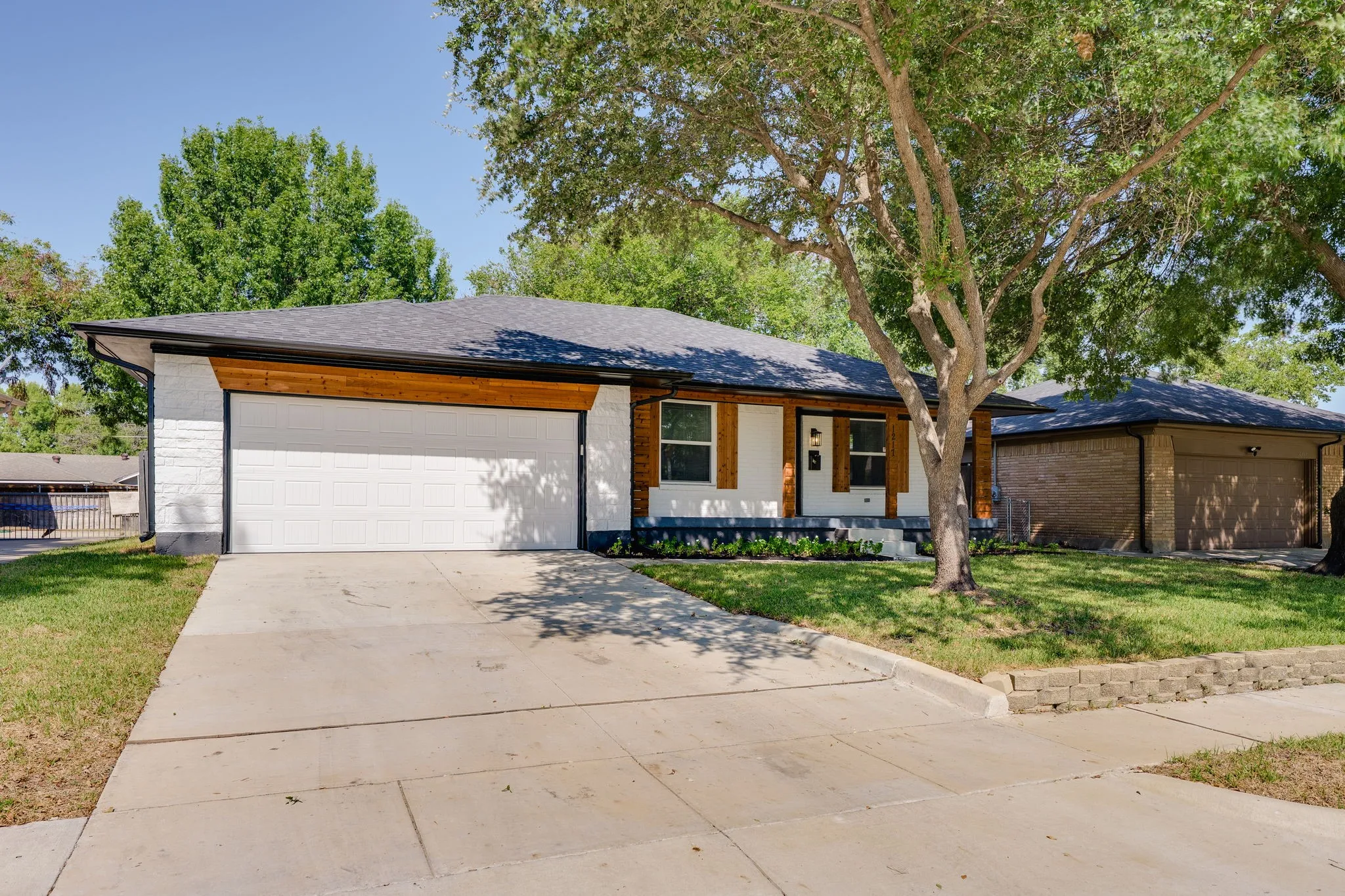 Single Family Residence For Sale in Dallas County , 1217 Mayfield Avenue, Garland, Texas 75041, 3 Bedroom, 2 Bathroom, 2 Garage spaces, 1,500 Sqft, built in 1963, mls#21399242, Real Estate Agent in Garland, Homes For Sale in Dallas county, Homes For Sale in Garland, Realtor in Garland Texas, Real Estate Brokerage Independent Realty Texas, Luminita Cordes Realtor