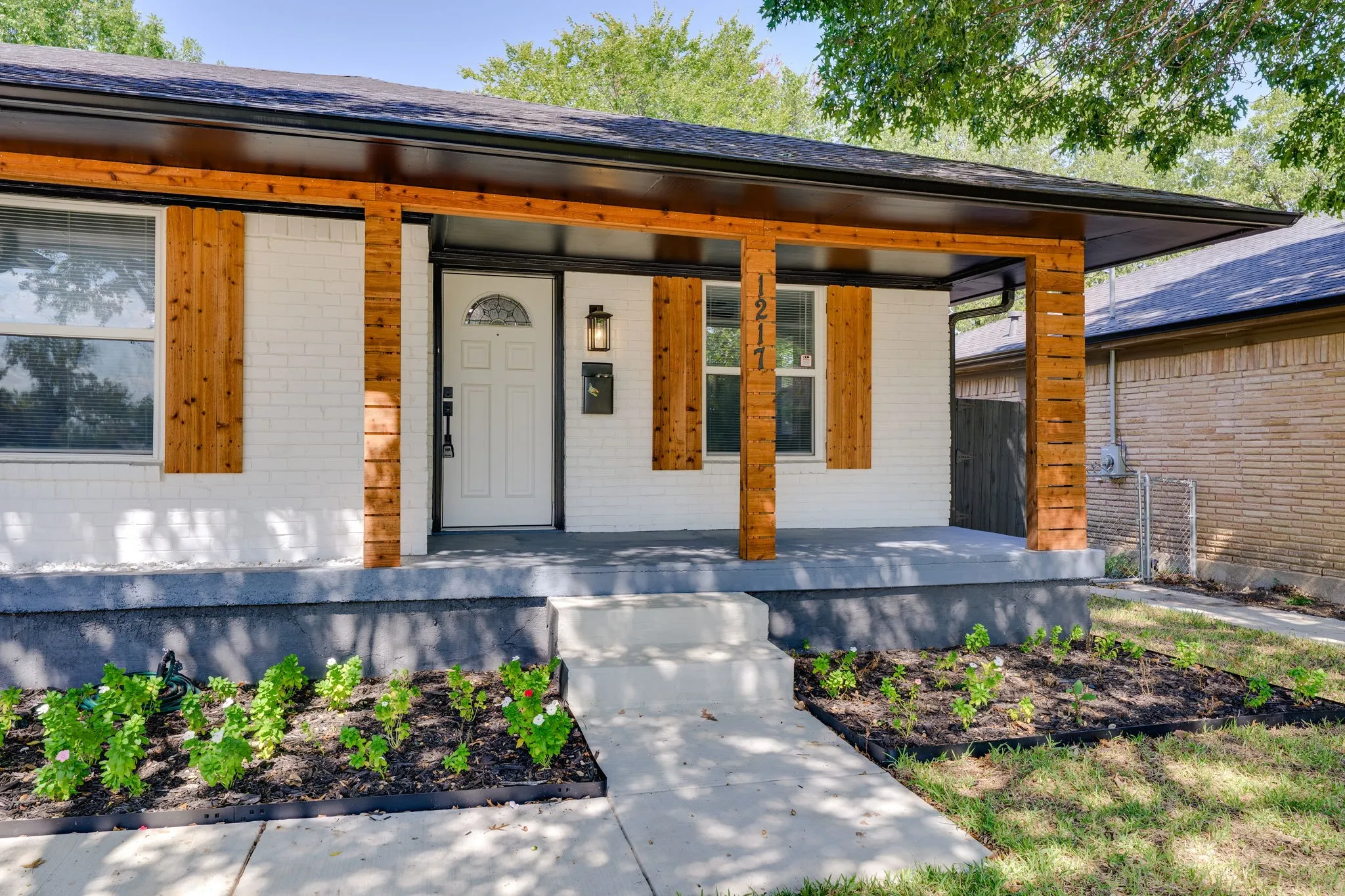 Single Family Residence For Sale in Dallas County , 1217 Mayfield Avenue, Garland, Texas 75041, 3 Bedroom, 2 Bathroom, 2 Garage spaces, 1,500 Sqft, built in 1963, mls#21399242, Real Estate Agent in Garland, Homes For Sale in Dallas county, Homes For Sale in Garland, Realtor in Garland Texas, Real Estate Brokerage Independent Realty Texas, Luminita Cordes Realtor