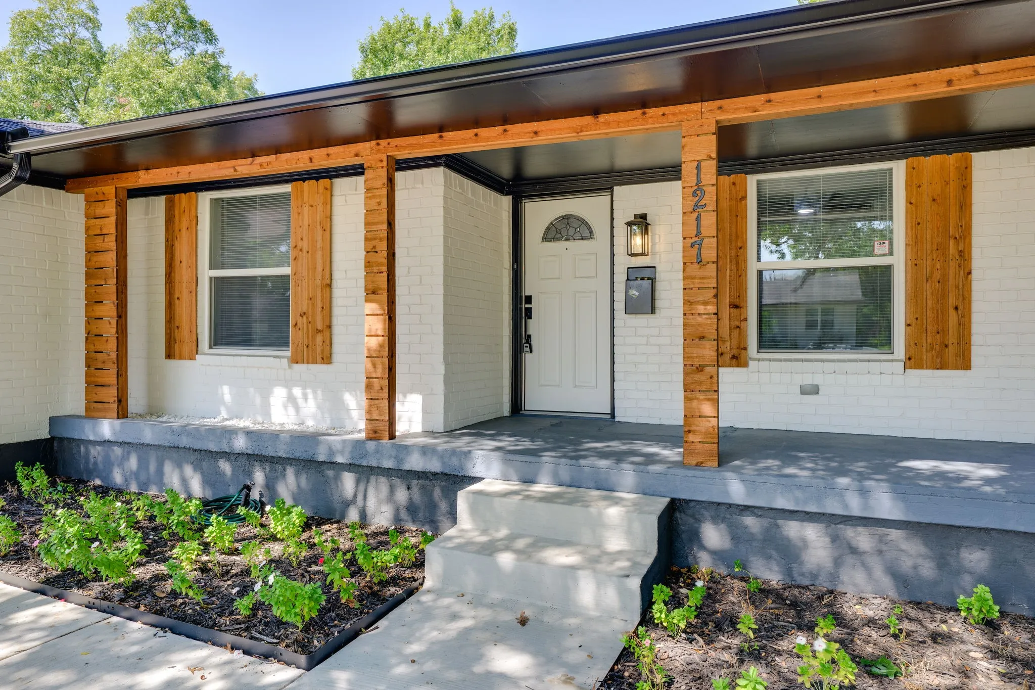 Single Family Residence For Sale in Dallas County , 1217 Mayfield Avenue, Garland, Texas 75041, 3 Bedroom, 2 Bathroom, 2 Garage spaces, 1,500 Sqft, built in 1963, mls#21399242, Real Estate Agent in Garland, Homes For Sale in Dallas county, Homes For Sale in Garland, Realtor in Garland Texas, Real Estate Brokerage Independent Realty Texas, Luminita Cordes Realtor