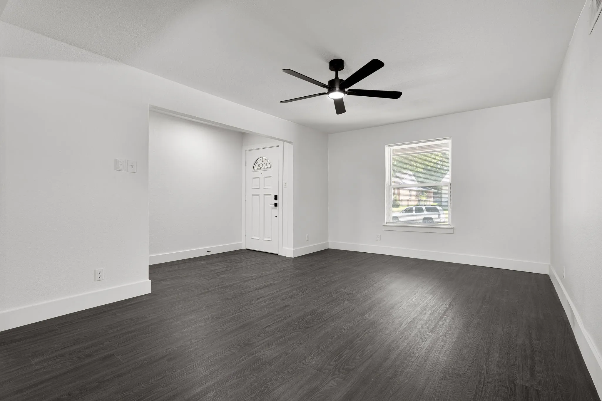 Single Family Residence For Sale in Dallas County , 1217 Mayfield Avenue, Garland, Texas 75041, 3 Bedroom, 2 Bathroom, 2 Garage spaces, 1,500 Sqft, built in 1963, mls#21399242, Real Estate Agent in Garland, Homes For Sale in Dallas county, Homes For Sale in Garland, Realtor in Garland Texas, Real Estate Brokerage Independent Realty Texas, Luminita Cordes Realtor