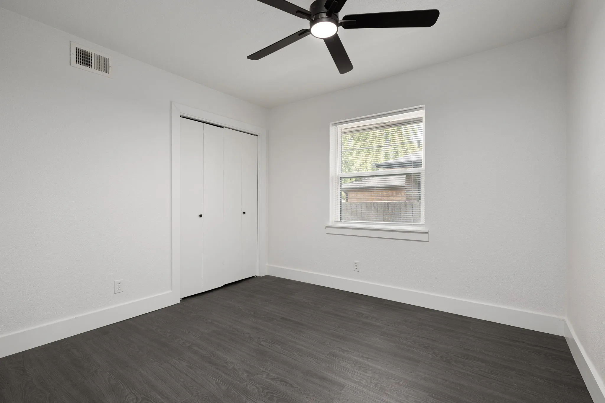 Single Family Residence For Sale in Dallas County , 1217 Mayfield Avenue, Garland, Texas 75041, 3 Bedroom, 2 Bathroom, 2 Garage spaces, 1,500 Sqft, built in 1963, mls#21399242, Real Estate Agent in Garland, Homes For Sale in Dallas county, Homes For Sale in Garland, Realtor in Garland Texas, Real Estate Brokerage Independent Realty Texas, Luminita Cordes Realtor