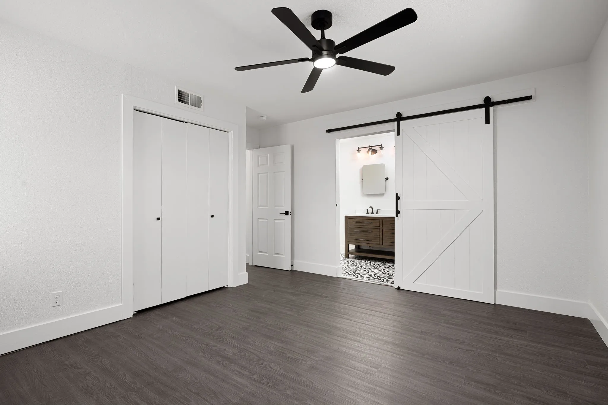 Single Family Residence For Sale in Dallas County , 1217 Mayfield Avenue, Garland, Texas 75041, 3 Bedroom, 2 Bathroom, 2 Garage spaces, 1,500 Sqft, built in 1963, mls#21399242, Real Estate Agent in Garland, Homes For Sale in Dallas county, Homes For Sale in Garland, Realtor in Garland Texas, Real Estate Brokerage Independent Realty Texas, Luminita Cordes Realtor