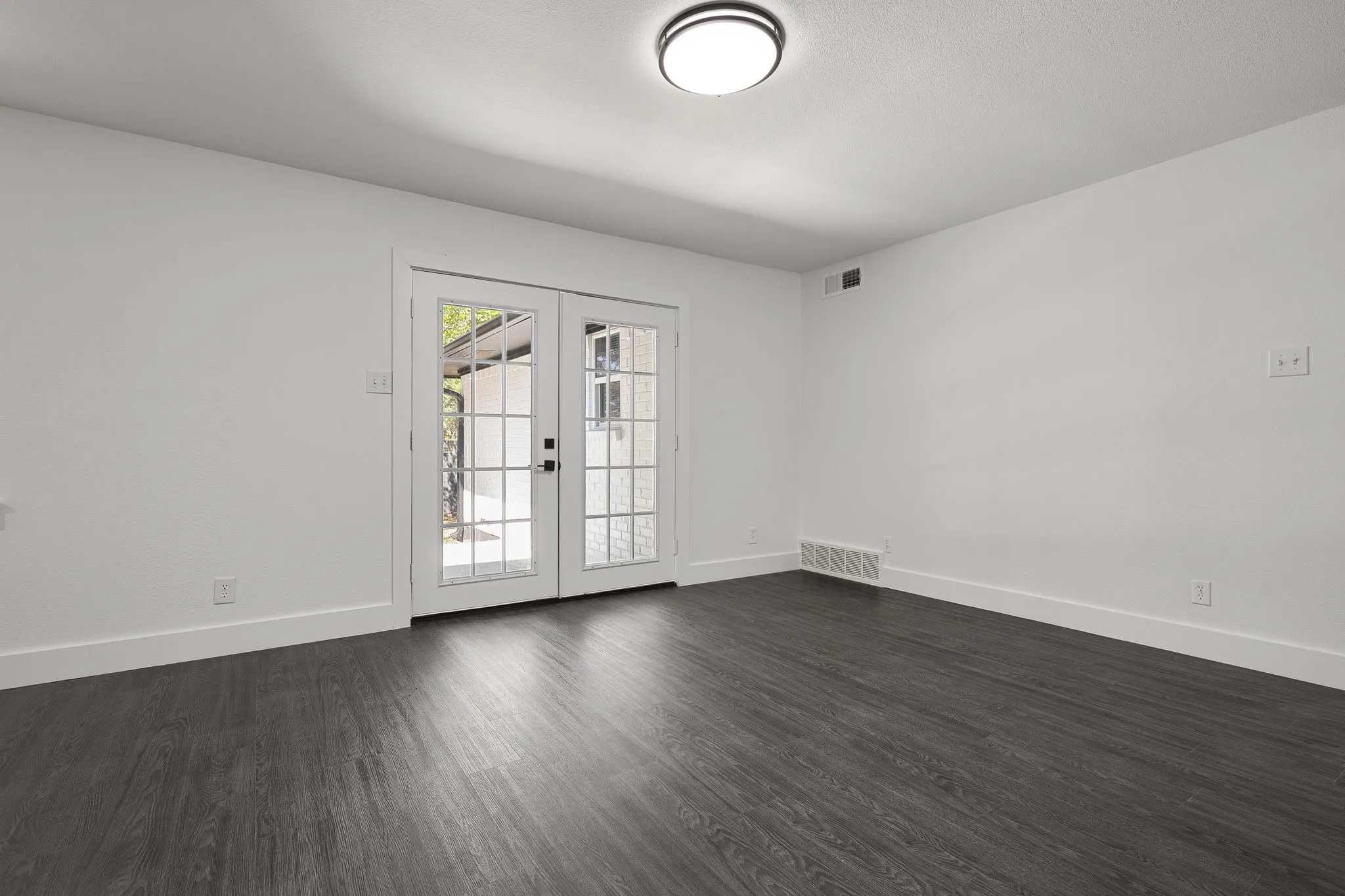 Single Family Residence For Sale in Dallas County , 1217 Mayfield Avenue, Garland, Texas 75041, 3 Bedroom, 2 Bathroom, 2 Garage spaces, 1,500 Sqft, built in 1963, mls#21399242, Real Estate Agent in Garland, Homes For Sale in Dallas county, Homes For Sale in Garland, Realtor in Garland Texas, Real Estate Brokerage Independent Realty Texas, Luminita Cordes Realtor