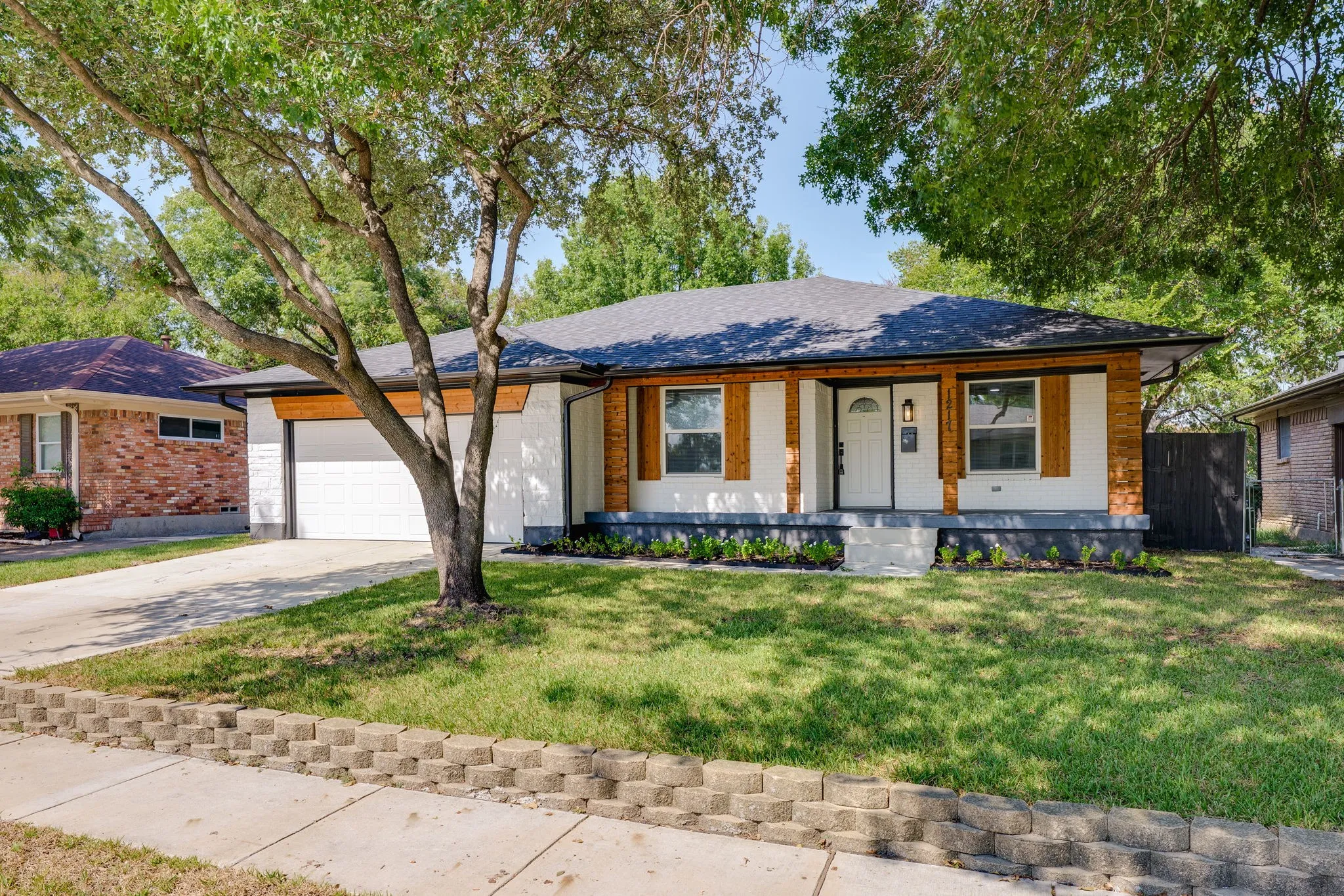Single Family Residence For Sale in Dallas County , 1217 Mayfield Avenue, Garland, Texas 75041, 3 Bedroom, 2 Bathroom, 2 Garage spaces, 1,500 Sqft, built in 1963, mls#21399242, Real Estate Agent in Garland, Homes For Sale in Dallas county, Homes For Sale in Garland, Realtor in Garland Texas, Real Estate Brokerage Independent Realty Texas, Luminita Cordes Realtor