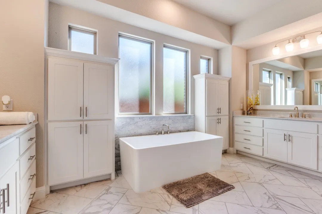 Primary bathroom has tub & separate showeer, an loads of cabinets & extra bu8ilt-in cabinets as you can see.