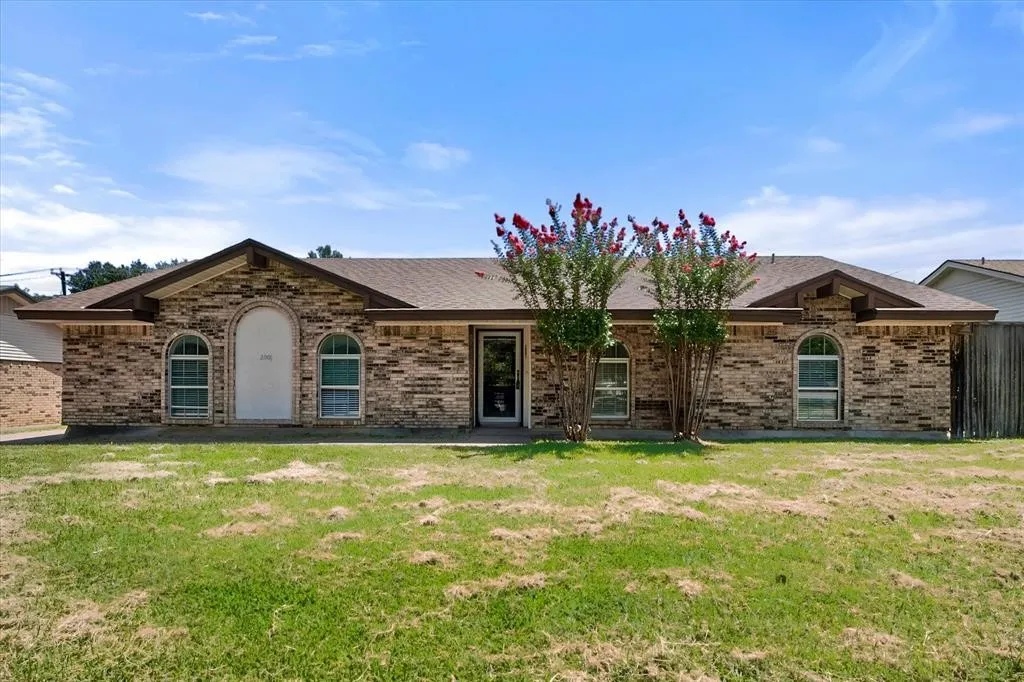 Single Family Residence For Rent in Tarrant County , 2001 San Jacinto Drive, Arlington, Texas 76012, 4 Bedroom, 2 Bathroom, 2 Garage spaces, 2,019 Sqft, built in 1973, mls#21410342, Real Estate Agent in Arlington, Homes For Rent in Tarrant county, Homes For Rent in Arlington, Realtor in Arlington Texas, Real Estate Brokerage Independent Realty Texas, Luminita Cordes Realtor