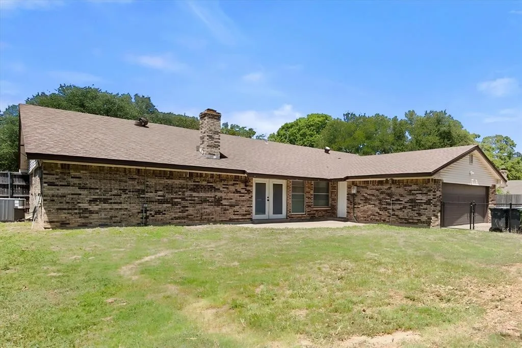 Single Family Residence For Rent in Tarrant County , 2001 San Jacinto Drive, Arlington, Texas 76012, 4 Bedroom, 2 Bathroom, 2 Garage spaces, 2,019 Sqft, built in 1973, mls#21410342, Real Estate Agent in Arlington, Homes For Rent in Tarrant county, Homes For Rent in Arlington, Realtor in Arlington Texas, Real Estate Brokerage Independent Realty Texas, Luminita Cordes Realtor