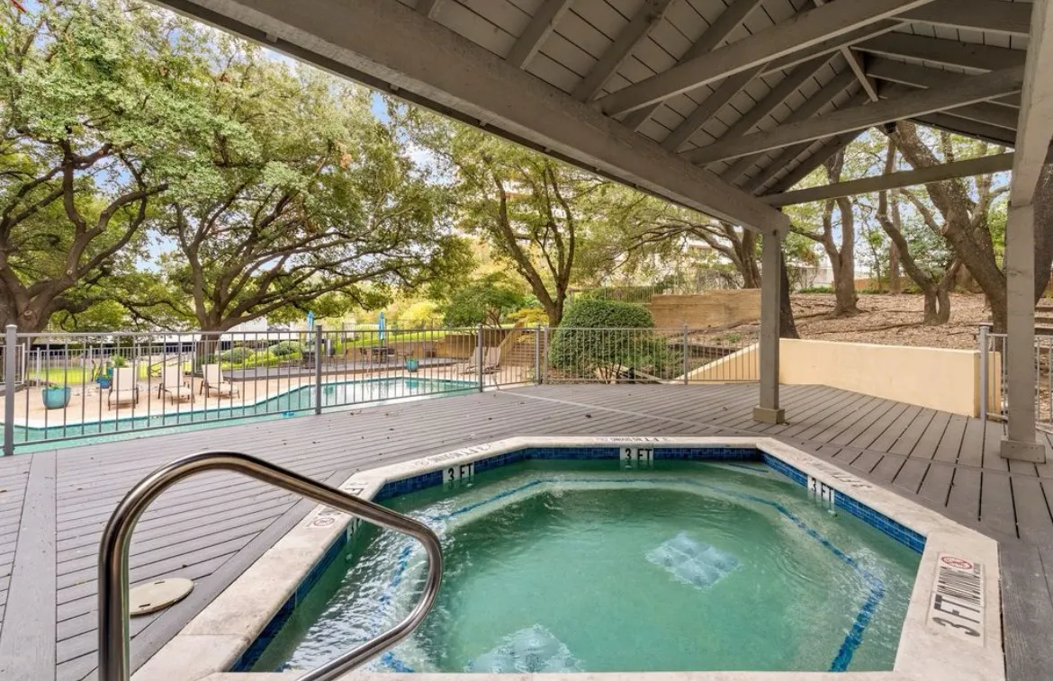 Condominium For Sale in Dallas County , 3883 Turtle Creek Boulevard 907, Dallas, Texas 75219, 1 Bedroom, 1 Bathroom, 1 Garage spaces, 783 Sqft, built in 1963, mls#21410353, Real Estate Agent in Dallas, Homes For Sale in Dallas county, Homes For Sale in Dallas, Realtor in Dallas Texas, Real Estate Brokerage Independent Realty Texas, Luminita Cordes Realtor
