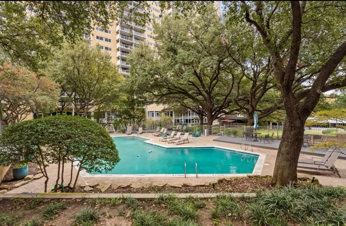 Condominium For Sale in Dallas County , 3883 Turtle Creek Boulevard 907, Dallas, Texas 75219, 1 Bedroom, 1 Bathroom, 1 Garage spaces, 783 Sqft, built in 1963, mls#21410353, Real Estate Agent in Dallas, Homes For Sale in Dallas county, Homes For Sale in Dallas, Realtor in Dallas Texas, Real Estate Brokerage Independent Realty Texas, Luminita Cordes Realtor