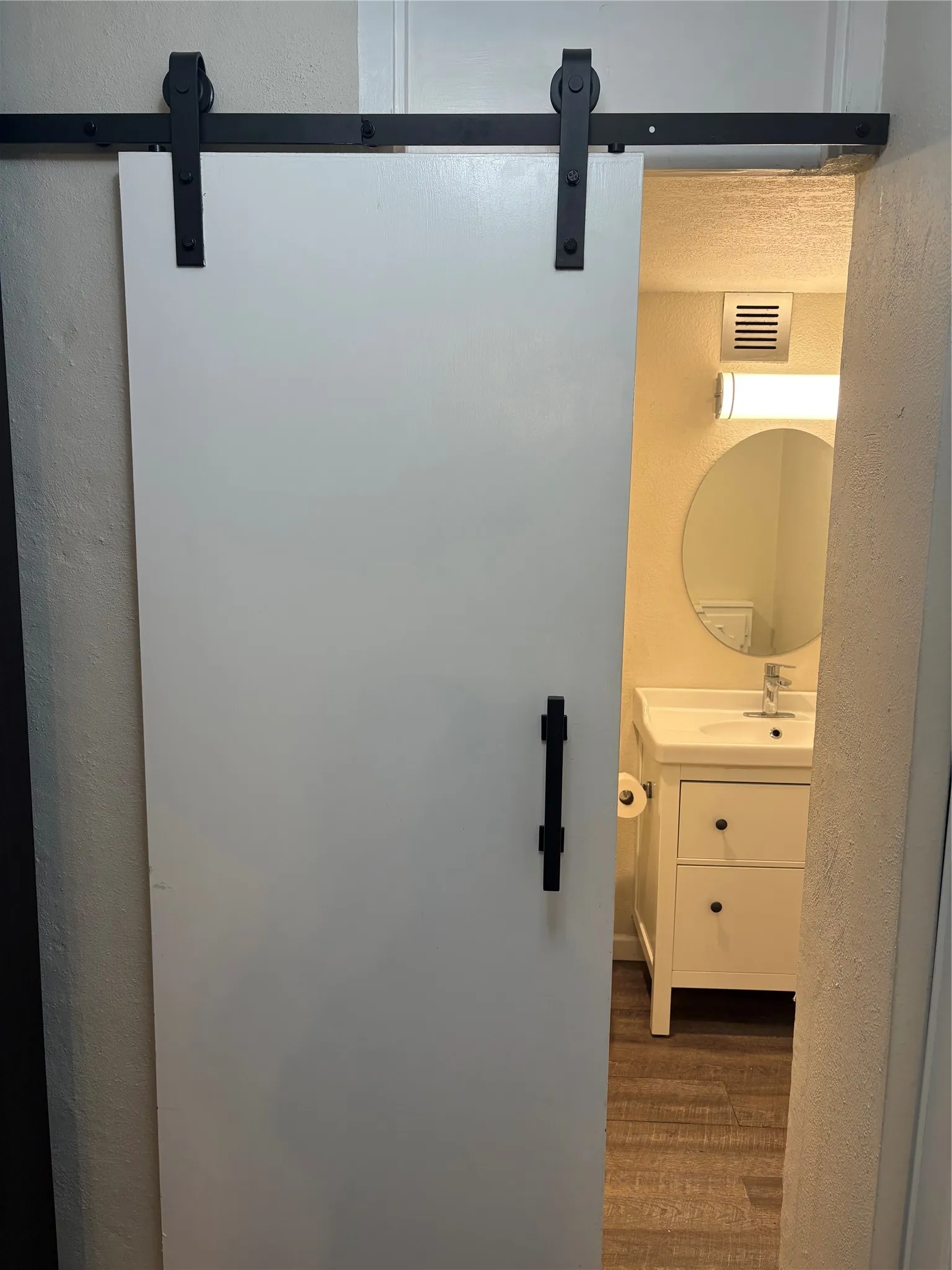 Condominium For Sale in Dallas County , 3883 Turtle Creek Boulevard 907, Dallas, Texas 75219, 1 Bedroom, 1 Bathroom, 1 Garage spaces, 783 Sqft, built in 1963, mls#21410353, Real Estate Agent in Dallas, Homes For Sale in Dallas county, Homes For Sale in Dallas, Realtor in Dallas Texas, Real Estate Brokerage Independent Realty Texas, Luminita Cordes Realtor