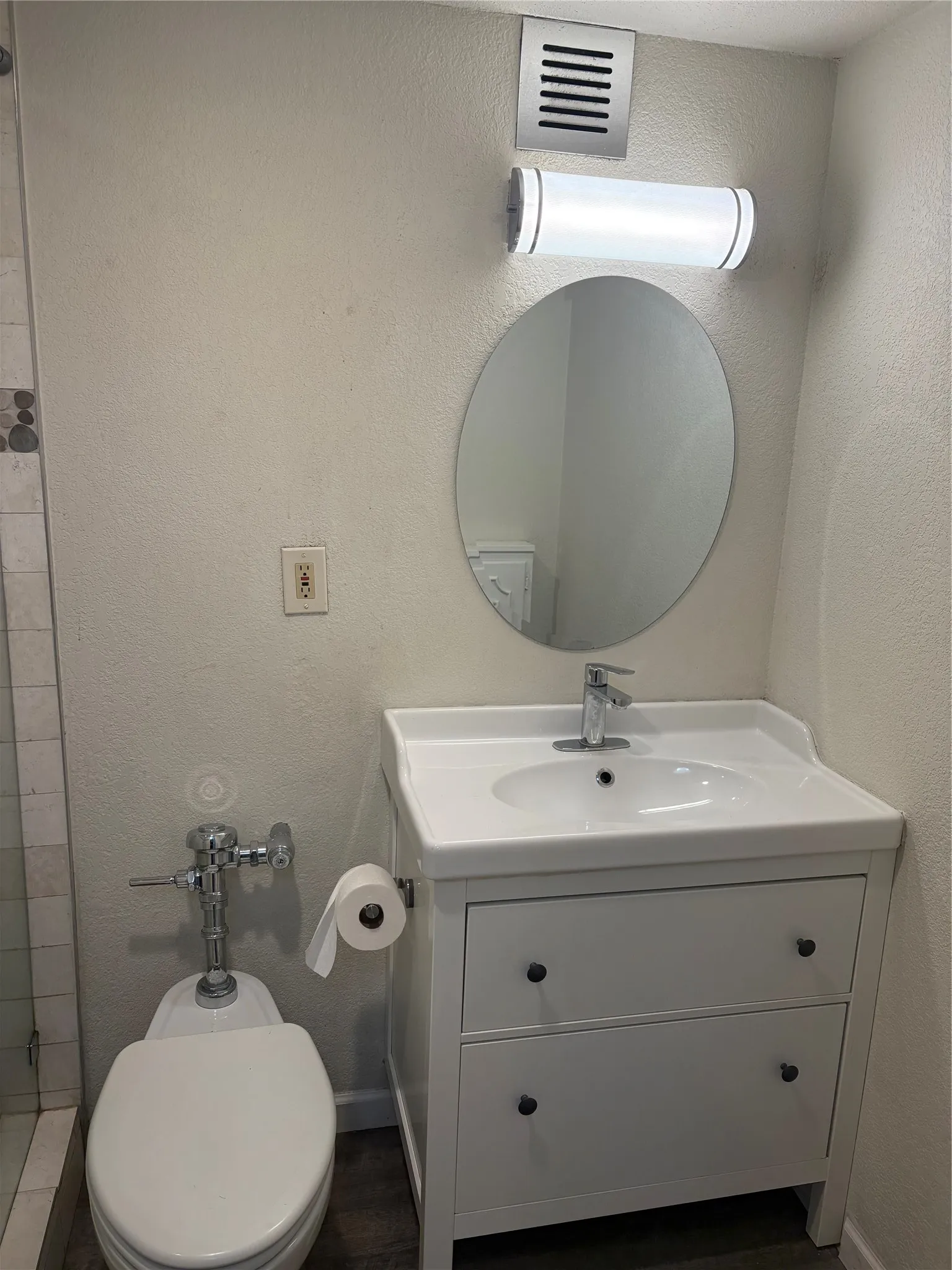 Condominium For Sale in Dallas County , 3883 Turtle Creek Boulevard 907, Dallas, Texas 75219, 1 Bedroom, 1 Bathroom, 1 Garage spaces, 783 Sqft, built in 1963, mls#21410353, Real Estate Agent in Dallas, Homes For Sale in Dallas county, Homes For Sale in Dallas, Realtor in Dallas Texas, Real Estate Brokerage Independent Realty Texas, Luminita Cordes Realtor