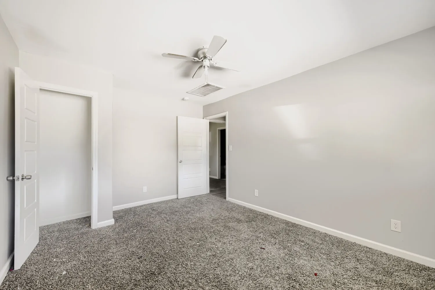 Single Family Residence For Sale in Tarrant County , 3508 Livingston Avenue, Fort Worth, Texas 76110, 3 Bedroom, 2 Bathroom, Garage spaces, 1,020 Sqft, built in 1920, mls#21404481, Real Estate Agent in Fort Worth, Homes For Sale in Tarrant county, Homes For Sale in Fort Worth, Realtor in Fort Worth Texas, Real Estate Brokerage Independent Realty Texas, Luminita Cordes Realtor