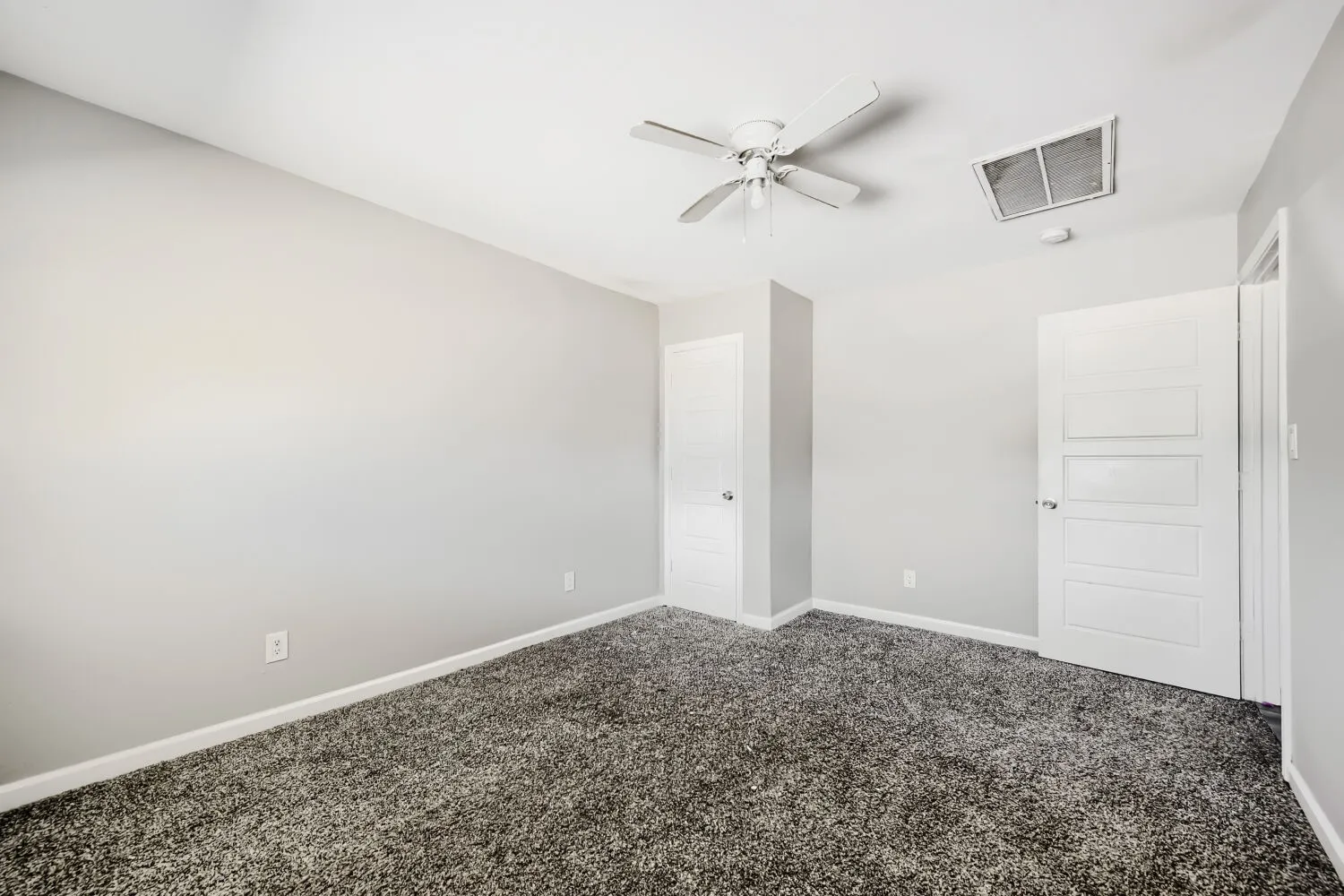Single Family Residence For Sale in Tarrant County , 3508 Livingston Avenue, Fort Worth, Texas 76110, 3 Bedroom, 2 Bathroom, Garage spaces, 1,020 Sqft, built in 1920, mls#21404481, Real Estate Agent in Fort Worth, Homes For Sale in Tarrant county, Homes For Sale in Fort Worth, Realtor in Fort Worth Texas, Real Estate Brokerage Independent Realty Texas, Luminita Cordes Realtor