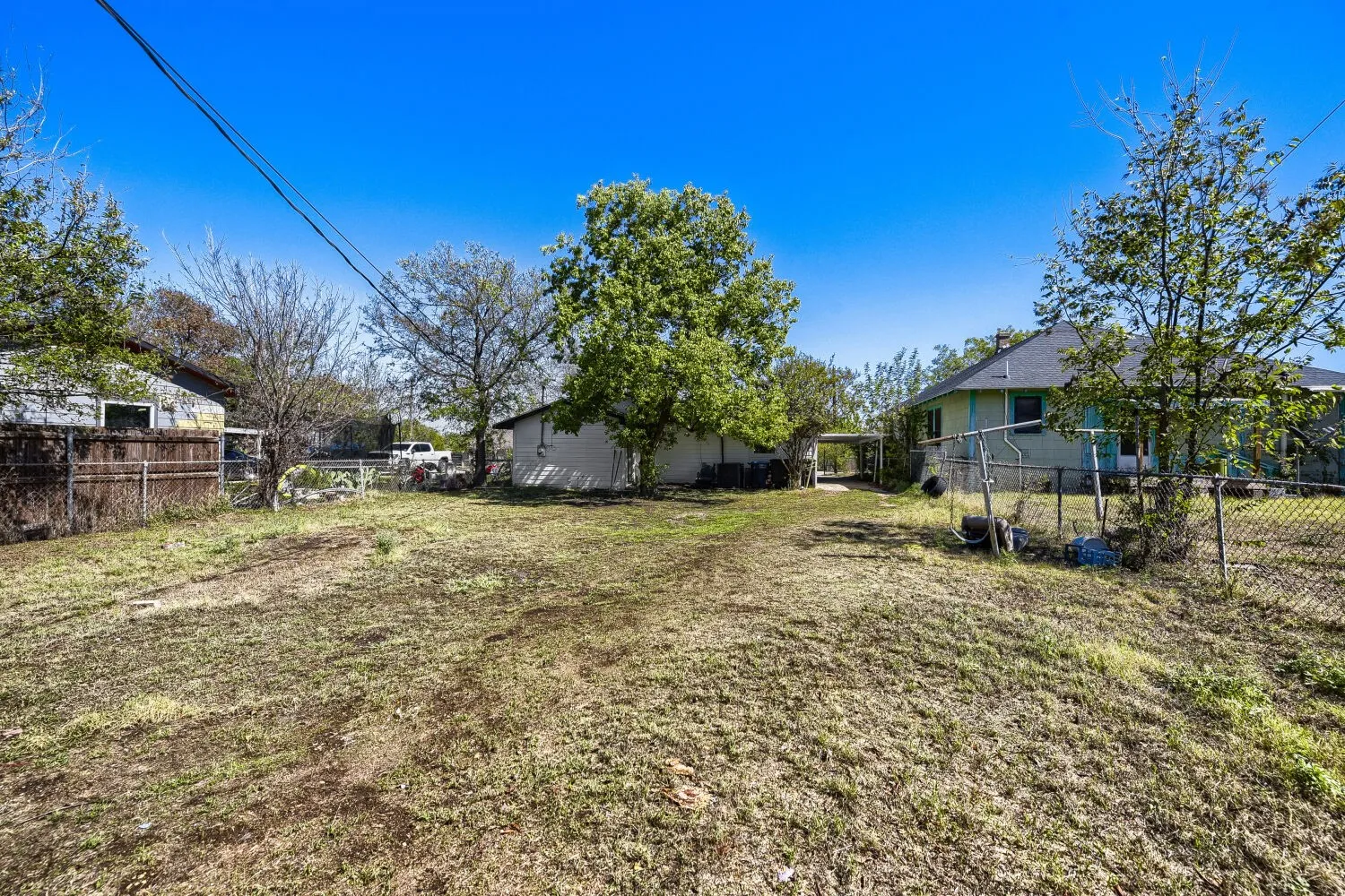 Single Family Residence For Sale in Tarrant County , 3508 Livingston Avenue, Fort Worth, Texas 76110, 3 Bedroom, 2 Bathroom, Garage spaces, 1,020 Sqft, built in 1920, mls#21404481, Real Estate Agent in Fort Worth, Homes For Sale in Tarrant county, Homes For Sale in Fort Worth, Realtor in Fort Worth Texas, Real Estate Brokerage Independent Realty Texas, Luminita Cordes Realtor