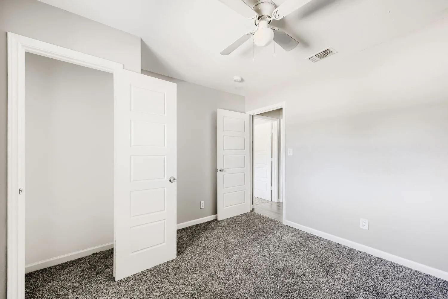 Single Family Residence For Sale in Tarrant County , 3508 Livingston Avenue, Fort Worth, Texas 76110, 3 Bedroom, 2 Bathroom, Garage spaces, 1,020 Sqft, built in 1920, mls#21404481, Real Estate Agent in Fort Worth, Homes For Sale in Tarrant county, Homes For Sale in Fort Worth, Realtor in Fort Worth Texas, Real Estate Brokerage Independent Realty Texas, Luminita Cordes Realtor
