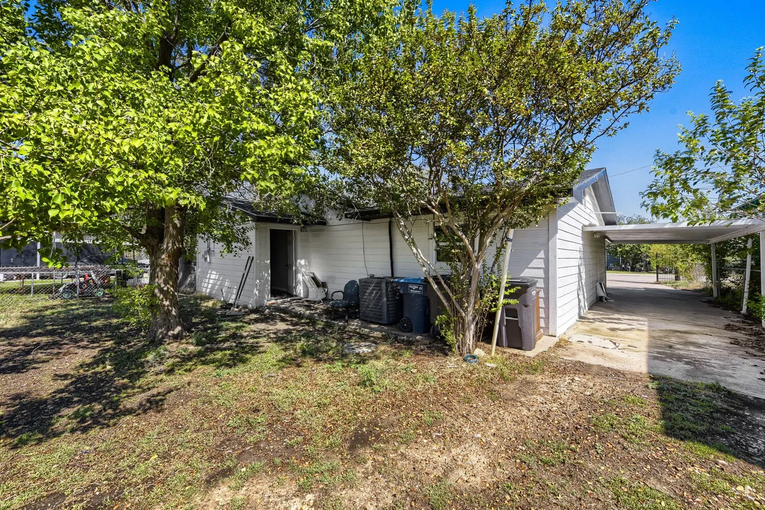 Single Family Residence For Sale in Tarrant County , 3508 Livingston Avenue, Fort Worth, Texas 76110, 3 Bedroom, 2 Bathroom, Garage spaces, 1,020 Sqft, built in 1920, mls#21404481, Real Estate Agent in Fort Worth, Homes For Sale in Tarrant county, Homes For Sale in Fort Worth, Realtor in Fort Worth Texas, Real Estate Brokerage Independent Realty Texas, Luminita Cordes Realtor