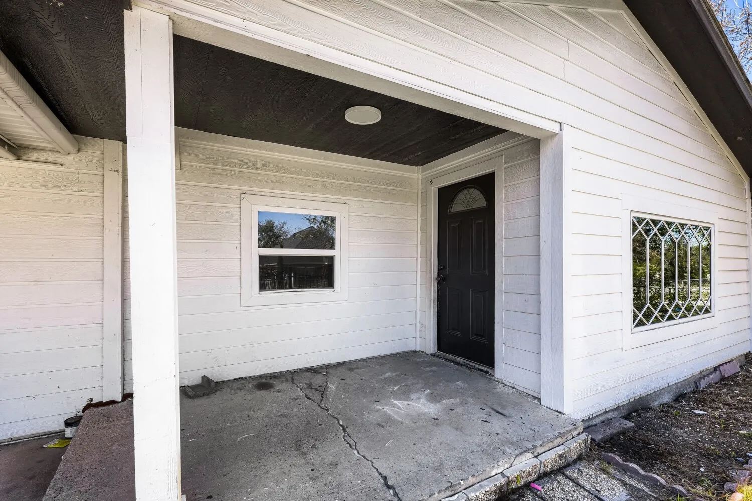 Single Family Residence For Sale in Tarrant County , 3508 Livingston Avenue, Fort Worth, Texas 76110, 3 Bedroom, 2 Bathroom, Garage spaces, 1,020 Sqft, built in 1920, mls#21404481, Real Estate Agent in Fort Worth, Homes For Sale in Tarrant county, Homes For Sale in Fort Worth, Realtor in Fort Worth Texas, Real Estate Brokerage Independent Realty Texas, Luminita Cordes Realtor
