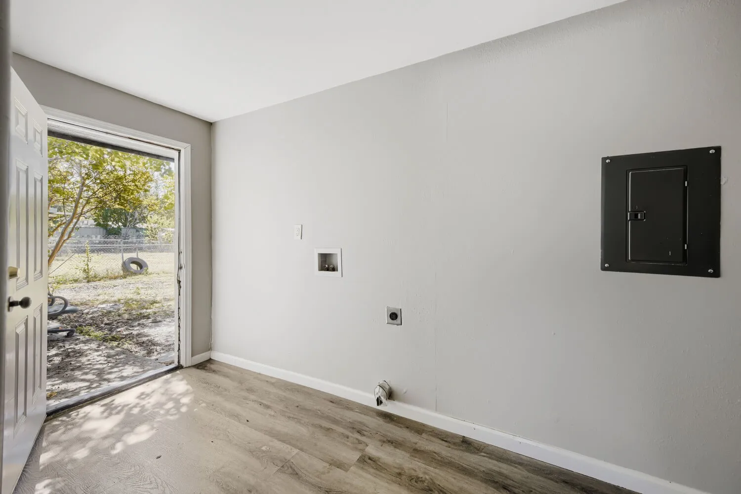Single Family Residence For Sale in Tarrant County , 3508 Livingston Avenue, Fort Worth, Texas 76110, 3 Bedroom, 2 Bathroom, Garage spaces, 1,020 Sqft, built in 1920, mls#21404481, Real Estate Agent in Fort Worth, Homes For Sale in Tarrant county, Homes For Sale in Fort Worth, Realtor in Fort Worth Texas, Real Estate Brokerage Independent Realty Texas, Luminita Cordes Realtor