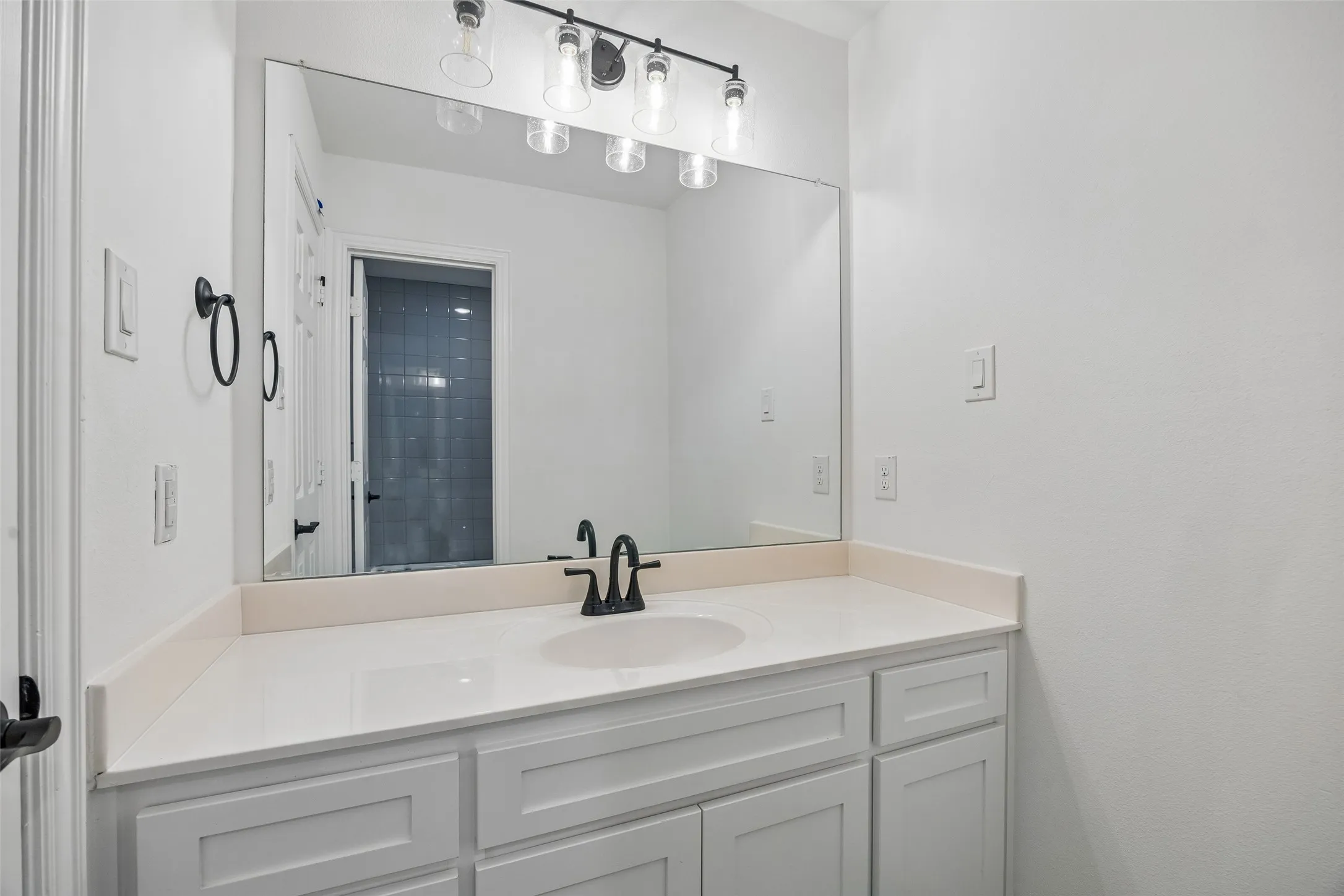 Single Family Residence For Sale in Denton County , 1817 Ordonez Drive, Little Elm, Texas 75068, 5 Bedroom, 4 Bathroom, 3 Garage spaces, 3,988 Sqft, built in 2022, mls#21405911, Real Estate Agent in Little Elm, Homes For Sale in Denton county, Homes For Sale in Little Elm, Realtor in Little Elm Texas, Real Estate Brokerage Independent Realty Texas, Luminita Cordes Realtor