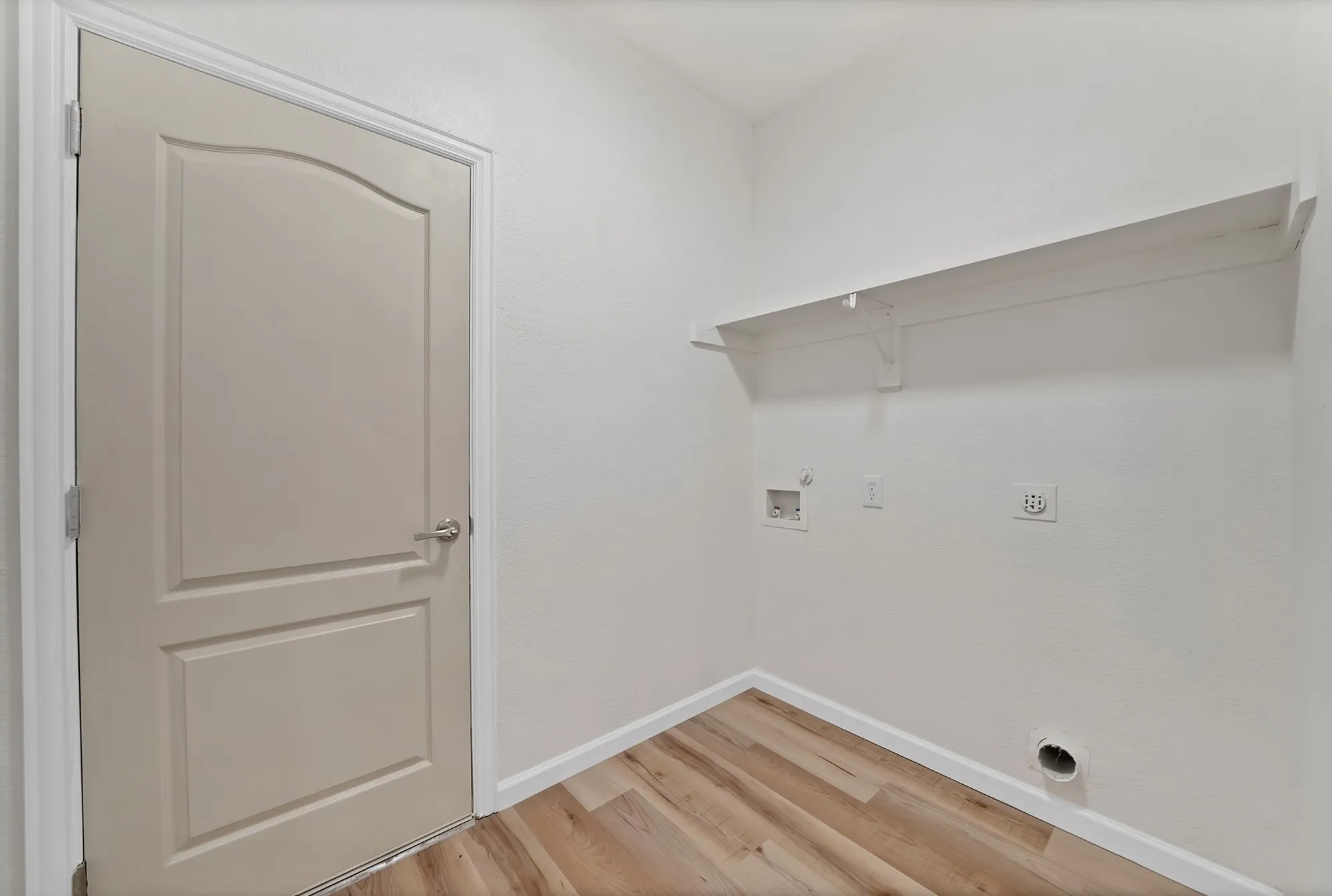 Single Family Residence For Sale in Denton County , 4524 Highridge Drive, The Colony, Texas 75056, 3 Bedroom, 2 Bathroom, 2 Garage spaces, 1,644 Sqft, built in 1998, mls#21408092, Real Estate Agent in The Colony, Homes For Sale in Denton county, Homes For Sale in The Colony, Realtor in The Colony Texas, Real Estate Brokerage Independent Realty Texas, Luminita Cordes Realtor