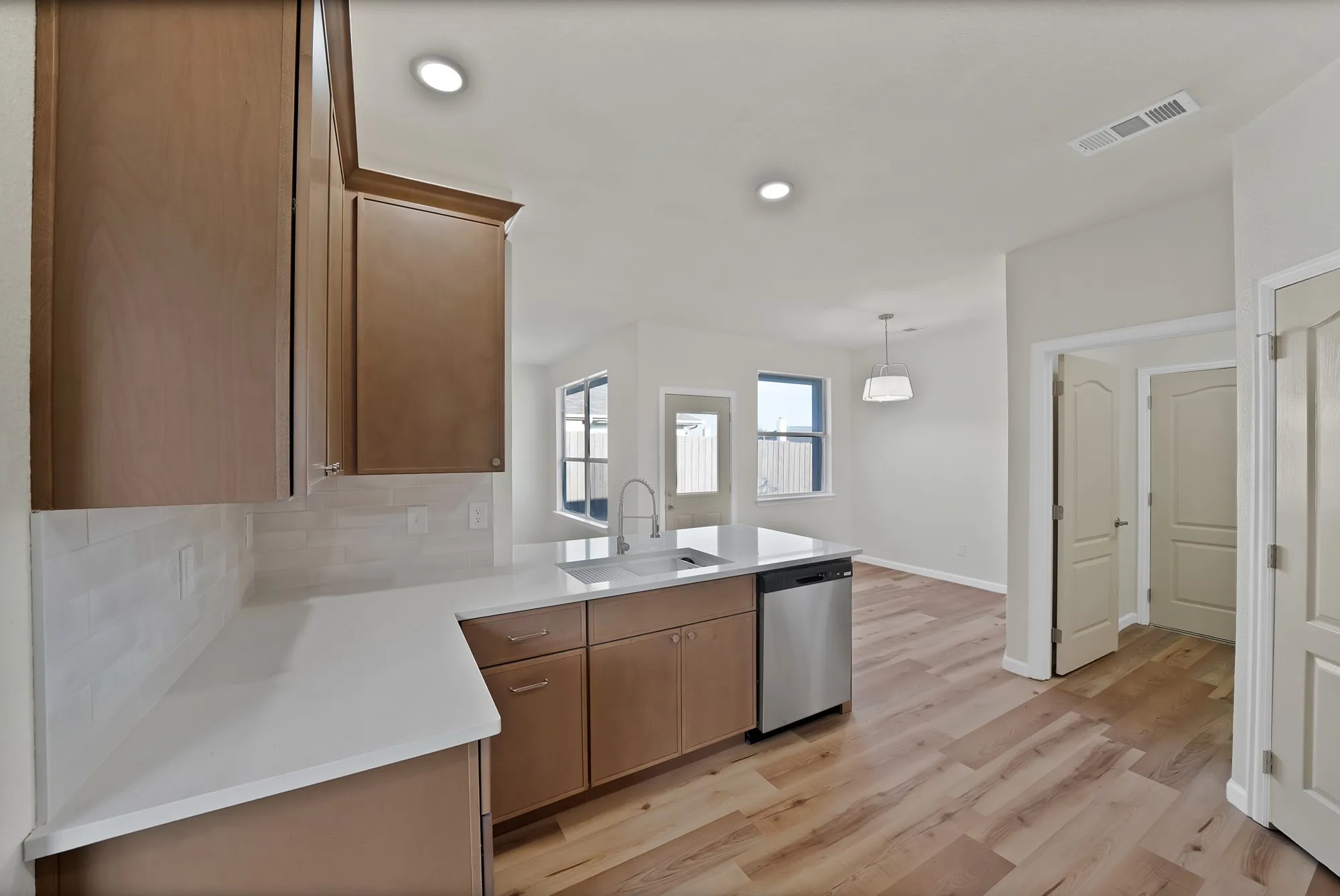 Single Family Residence For Sale in Denton County , 4524 Highridge Drive, The Colony, Texas 75056, 3 Bedroom, 2 Bathroom, 2 Garage spaces, 1,644 Sqft, built in 1998, mls#21408092, Real Estate Agent in The Colony, Homes For Sale in Denton county, Homes For Sale in The Colony, Realtor in The Colony Texas, Real Estate Brokerage Independent Realty Texas, Luminita Cordes Realtor