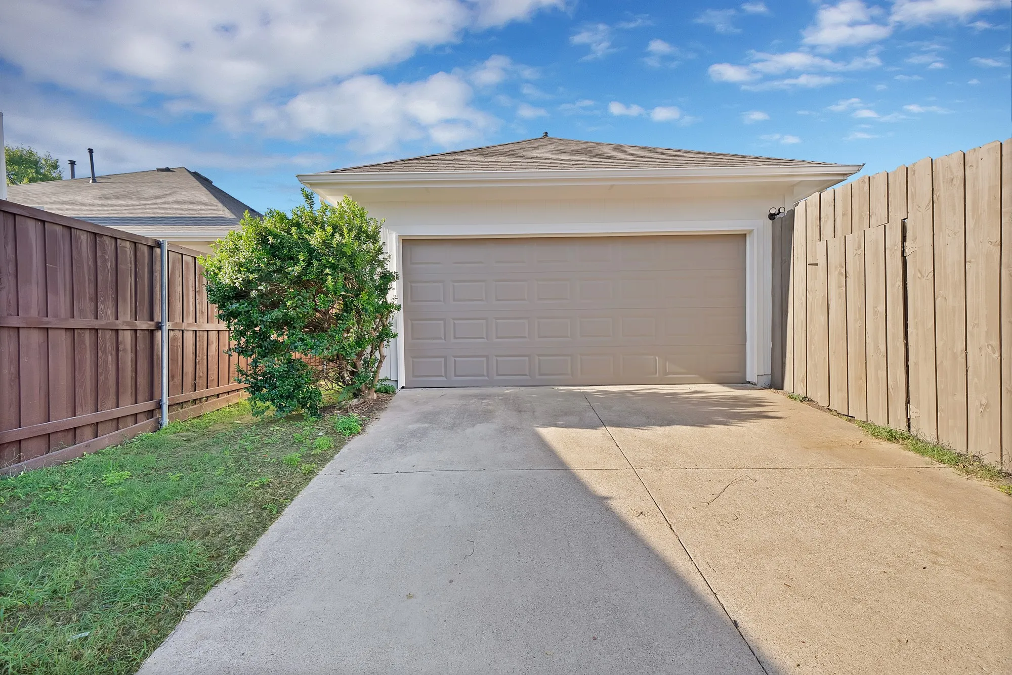 Single Family Residence For Sale in Denton County , 4524 Highridge Drive, The Colony, Texas 75056, 3 Bedroom, 2 Bathroom, 2 Garage spaces, 1,644 Sqft, built in 1998, mls#21408092, Real Estate Agent in The Colony, Homes For Sale in Denton county, Homes For Sale in The Colony, Realtor in The Colony Texas, Real Estate Brokerage Independent Realty Texas, Luminita Cordes Realtor