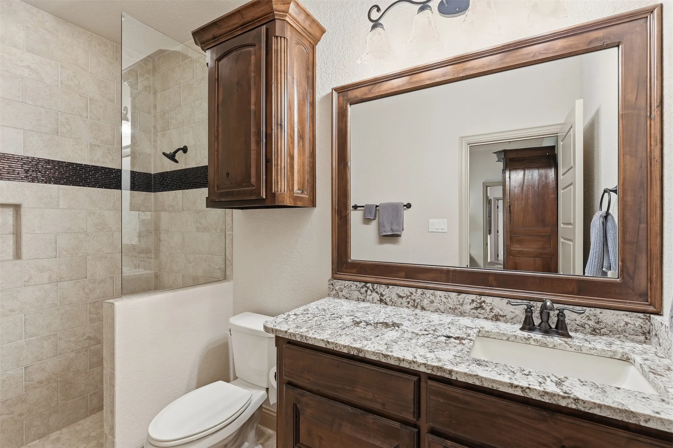 Single Family Residence For Sale in Parker County , 253 Maral Lane, Azle, Texas 76020, 4 Bedroom, 3 Bathroom, 3 Garage spaces, 2,449 Sqft, built in 2016, mls#21405691, Real Estate Agent in Azle, Homes For Sale in Parker county, Homes For Sale in Azle, Realtor in Azle Texas, Real Estate Brokerage Independent Realty Texas, Luminita Cordes Realtor