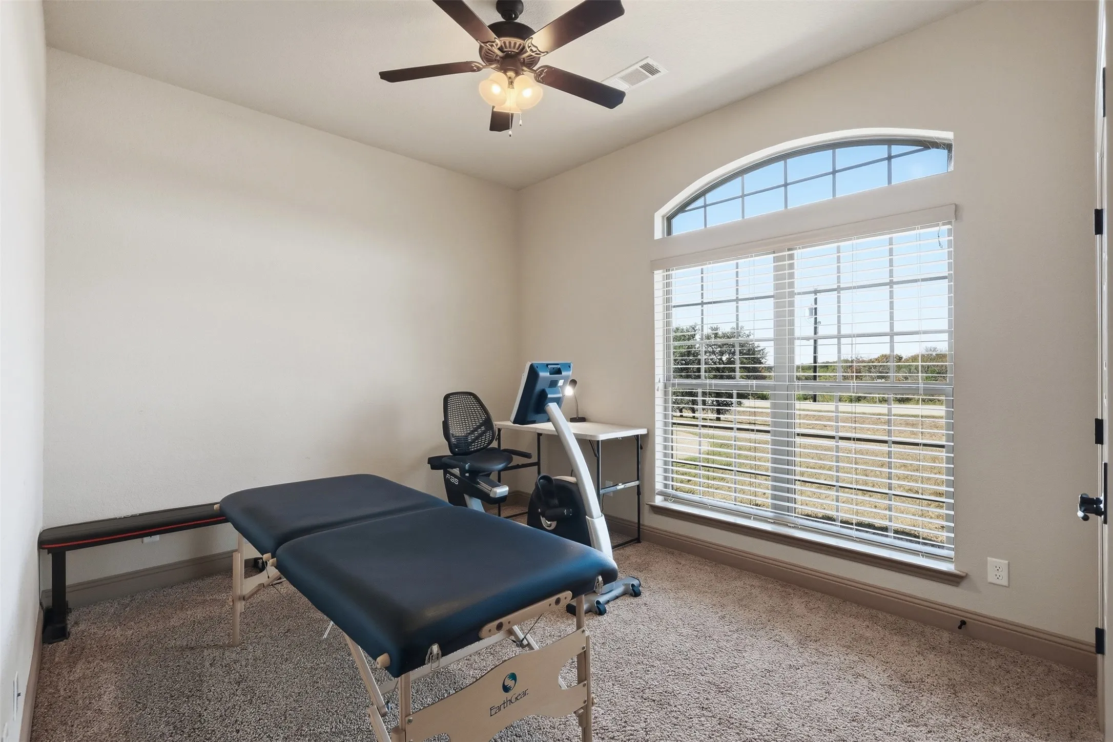 Single Family Residence For Sale in Parker County , 253 Maral Lane, Azle, Texas 76020, 4 Bedroom, 3 Bathroom, 3 Garage spaces, 2,449 Sqft, built in 2016, mls#21405691, Real Estate Agent in Azle, Homes For Sale in Parker county, Homes For Sale in Azle, Realtor in Azle Texas, Real Estate Brokerage Independent Realty Texas, Luminita Cordes Realtor