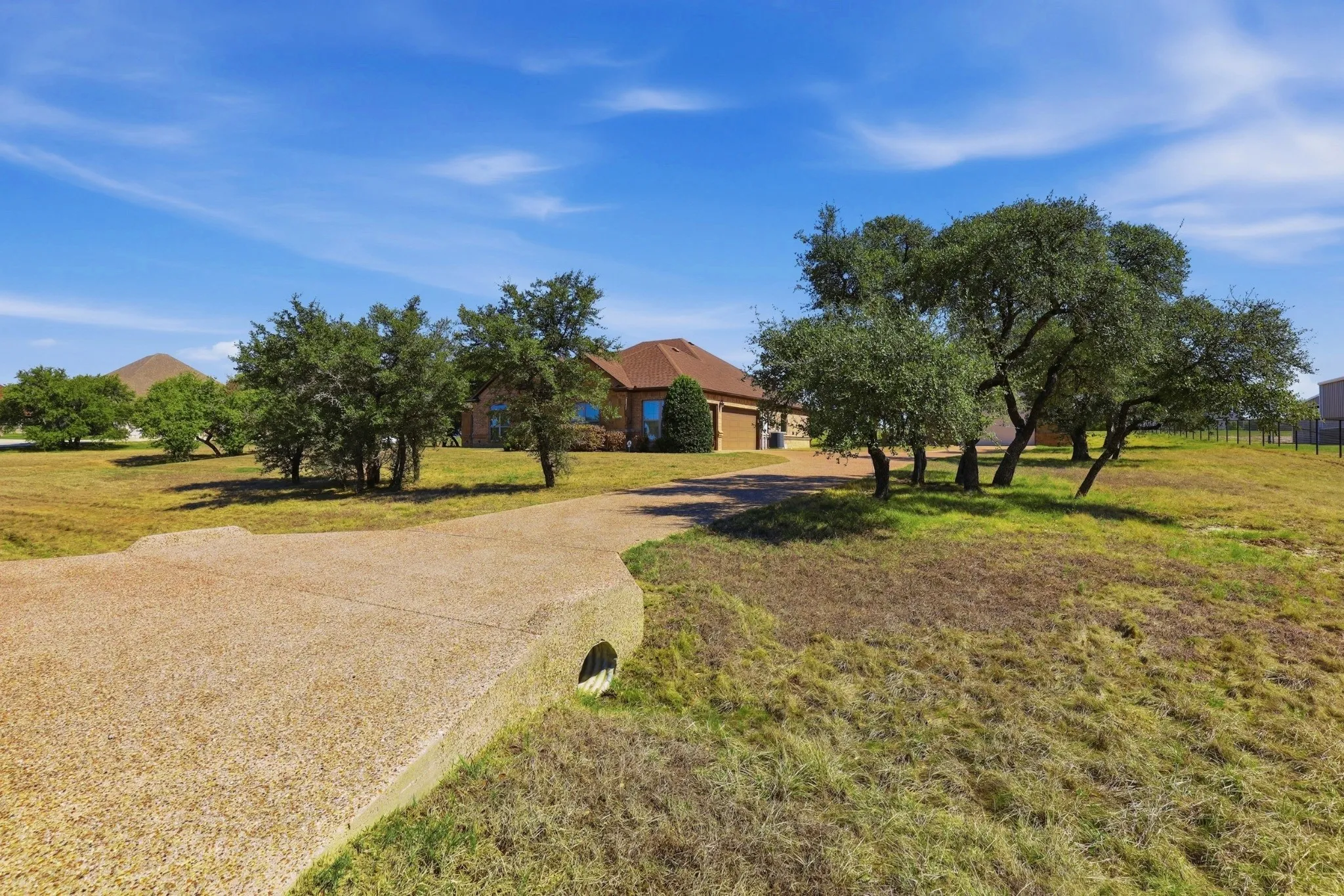 Single Family Residence For Sale in Parker County , 253 Maral Lane, Azle, Texas 76020, 4 Bedroom, 3 Bathroom, 3 Garage spaces, 2,449 Sqft, built in 2016, mls#21405691, Real Estate Agent in Azle, Homes For Sale in Parker county, Homes For Sale in Azle, Realtor in Azle Texas, Real Estate Brokerage Independent Realty Texas, Luminita Cordes Realtor