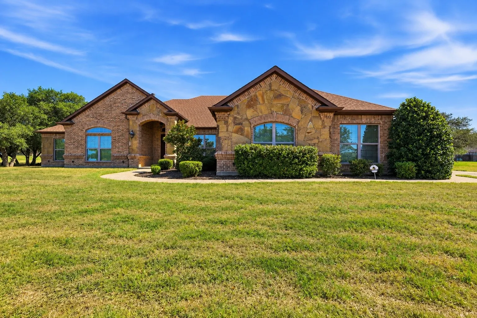 Single Family Residence For Sale in Parker County , 253 Maral Lane, Azle, Texas 76020, 4 Bedroom, 3 Bathroom, 3 Garage spaces, 2,449 Sqft, built in 2016, mls#21405691, Real Estate Agent in Azle, Homes For Sale in Parker county, Homes For Sale in Azle, Realtor in Azle Texas, Real Estate Brokerage Independent Realty Texas, Luminita Cordes Realtor