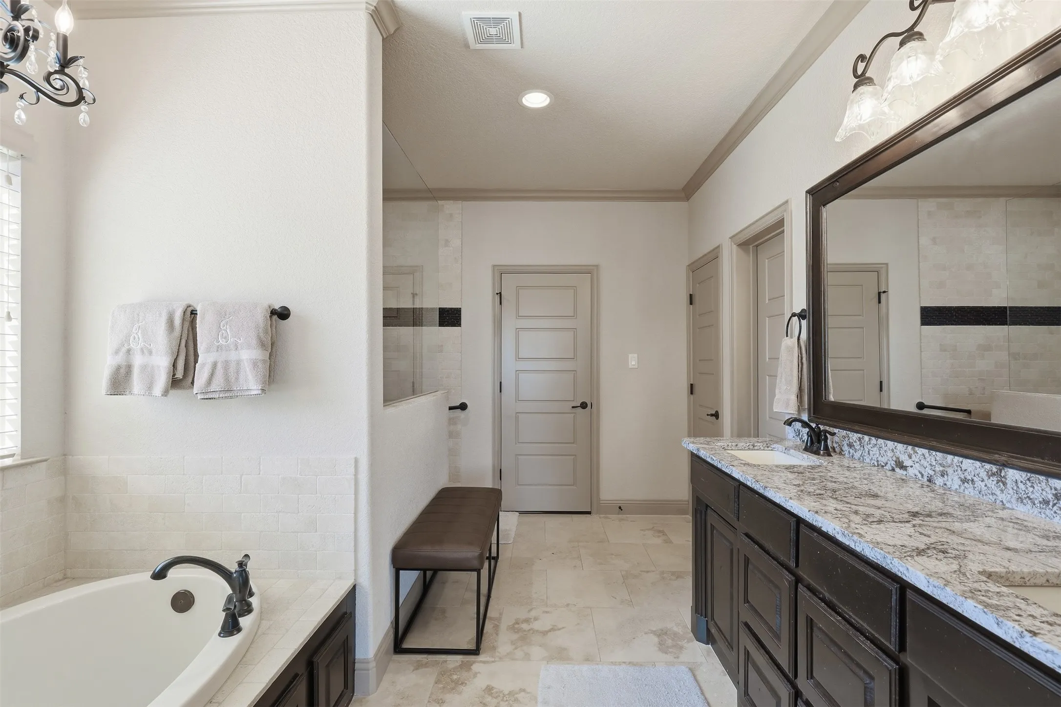 Single Family Residence For Sale in Parker County , 253 Maral Lane, Azle, Texas 76020, 4 Bedroom, 3 Bathroom, 3 Garage spaces, 2,449 Sqft, built in 2016, mls#21405691, Real Estate Agent in Azle, Homes For Sale in Parker county, Homes For Sale in Azle, Realtor in Azle Texas, Real Estate Brokerage Independent Realty Texas, Luminita Cordes Realtor