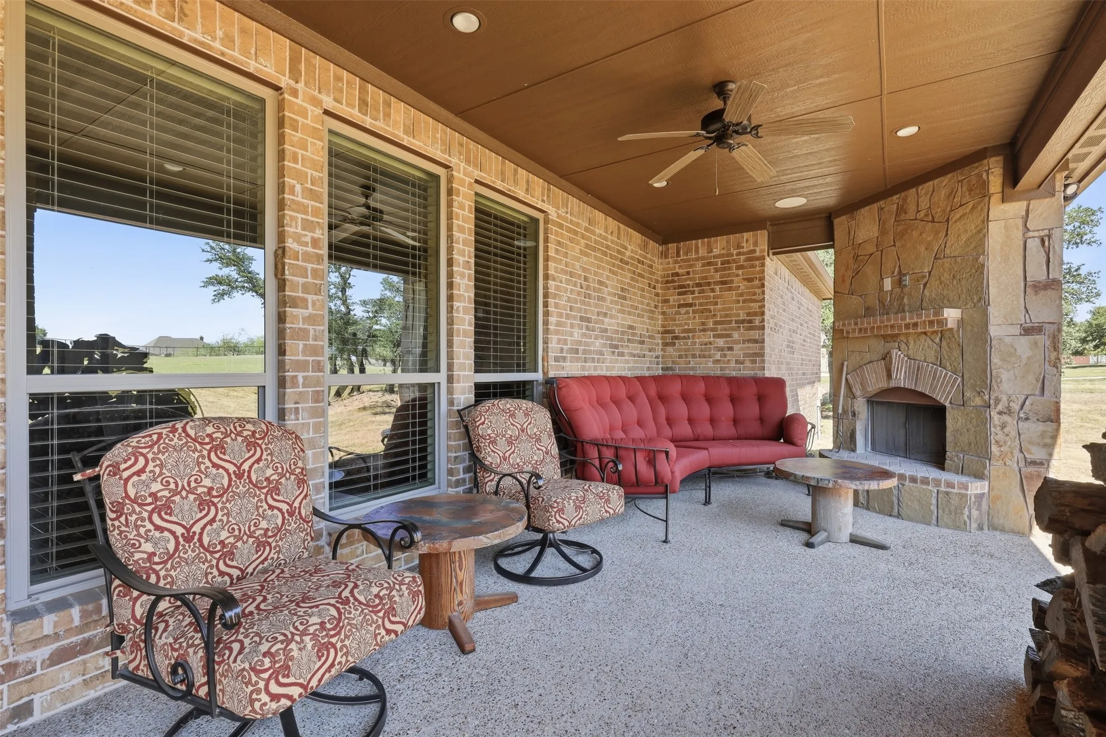 Single Family Residence For Sale in Parker County , 253 Maral Lane, Azle, Texas 76020, 4 Bedroom, 3 Bathroom, 3 Garage spaces, 2,449 Sqft, built in 2016, mls#21405691, Real Estate Agent in Azle, Homes For Sale in Parker county, Homes For Sale in Azle, Realtor in Azle Texas, Real Estate Brokerage Independent Realty Texas, Luminita Cordes Realtor