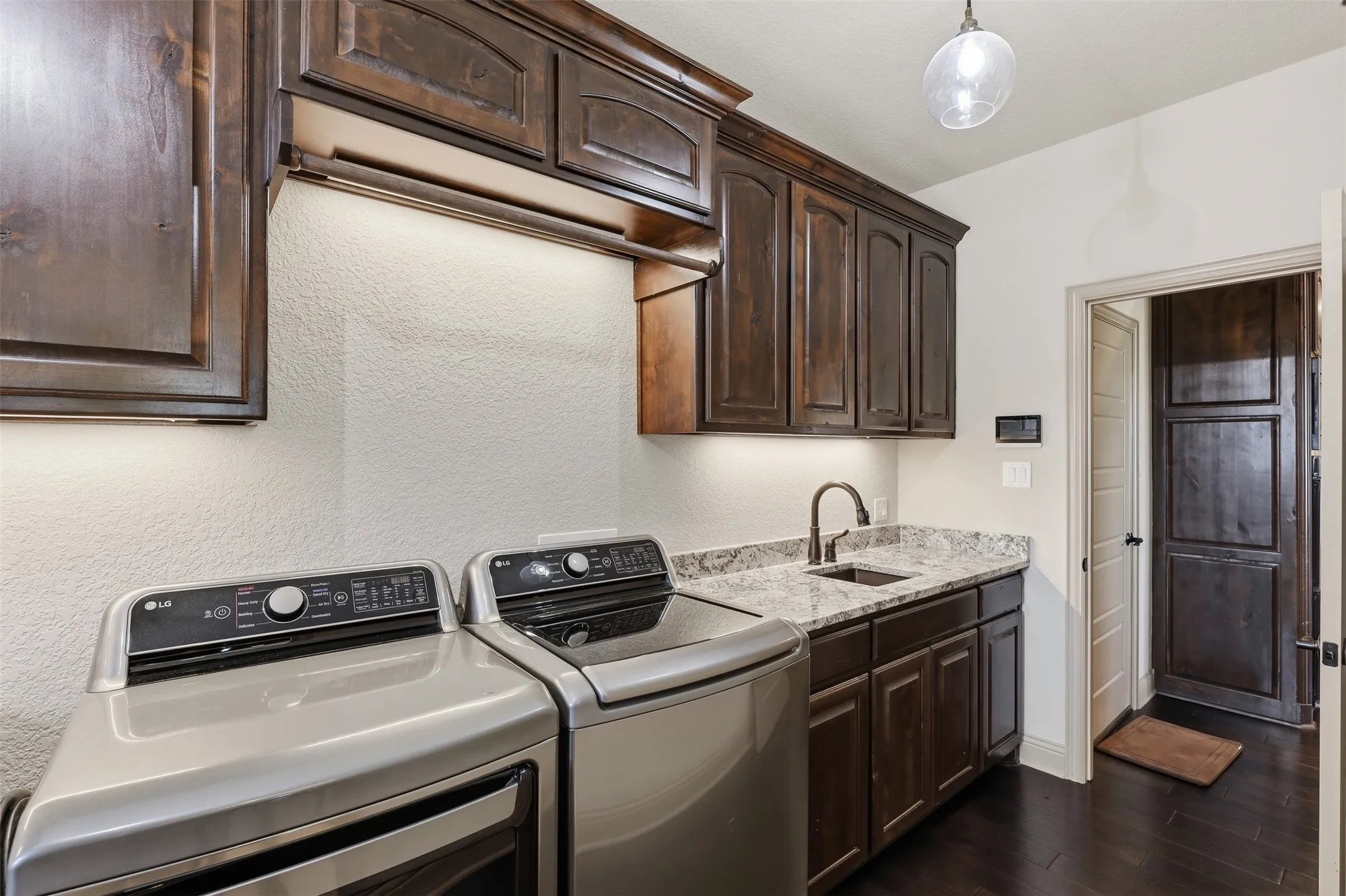 Single Family Residence For Sale in Parker County , 253 Maral Lane, Azle, Texas 76020, 4 Bedroom, 3 Bathroom, 3 Garage spaces, 2,449 Sqft, built in 2016, mls#21405691, Real Estate Agent in Azle, Homes For Sale in Parker county, Homes For Sale in Azle, Realtor in Azle Texas, Real Estate Brokerage Independent Realty Texas, Luminita Cordes Realtor