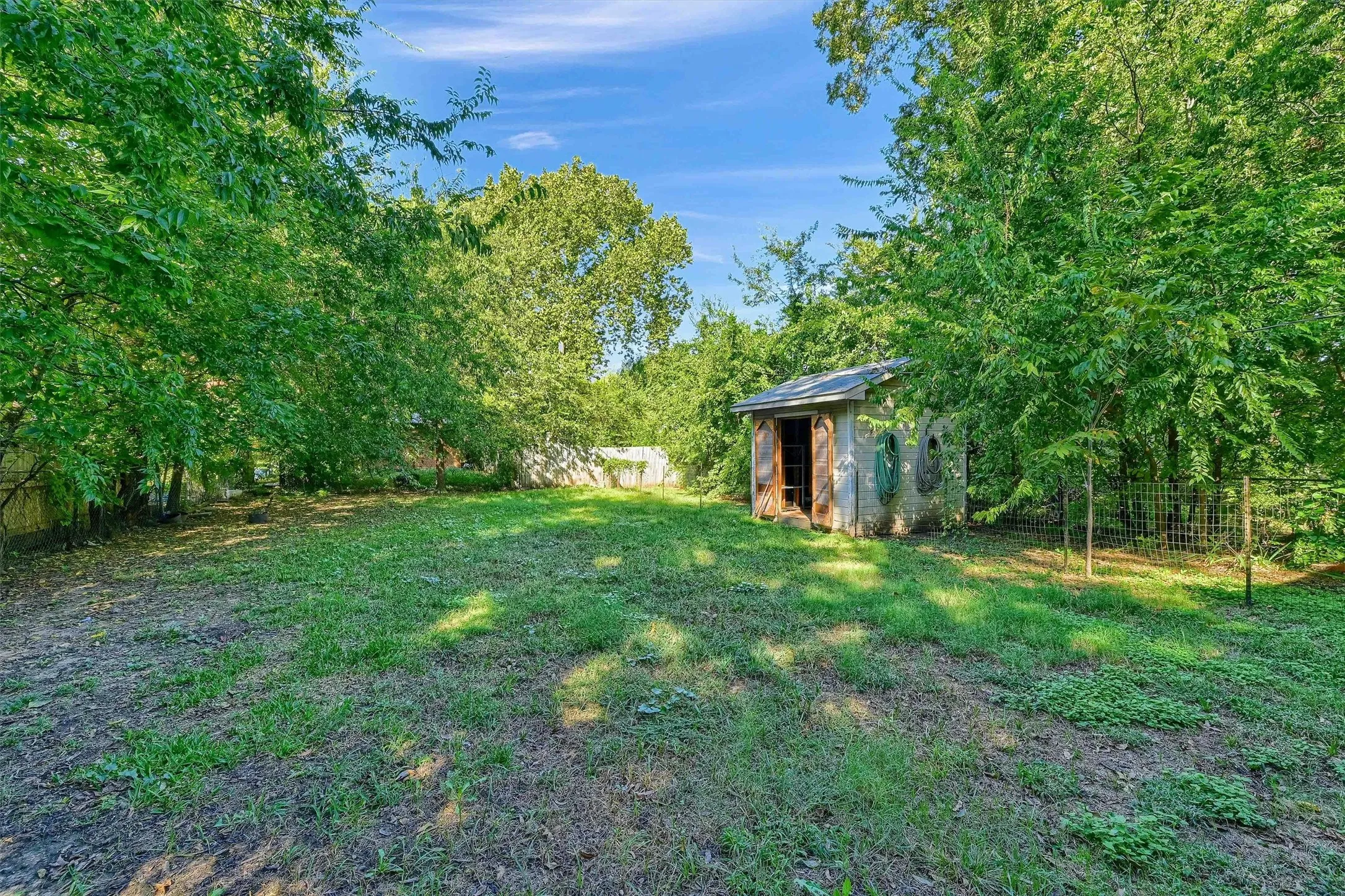 Single Family Residence For Sale in Grayson County , 205 N Union Street, Whitesboro, Texas 76273, 2 Bedroom, 2 Bathroom, Garage spaces, 1,509 Sqft, built in 1968, mls#21410362, Real Estate Agent in Whitesboro, Homes For Sale in Grayson county, Homes For Sale in Whitesboro, Realtor in Whitesboro Texas, Real Estate Brokerage Independent Realty Texas, Luminita Cordes Realtor
