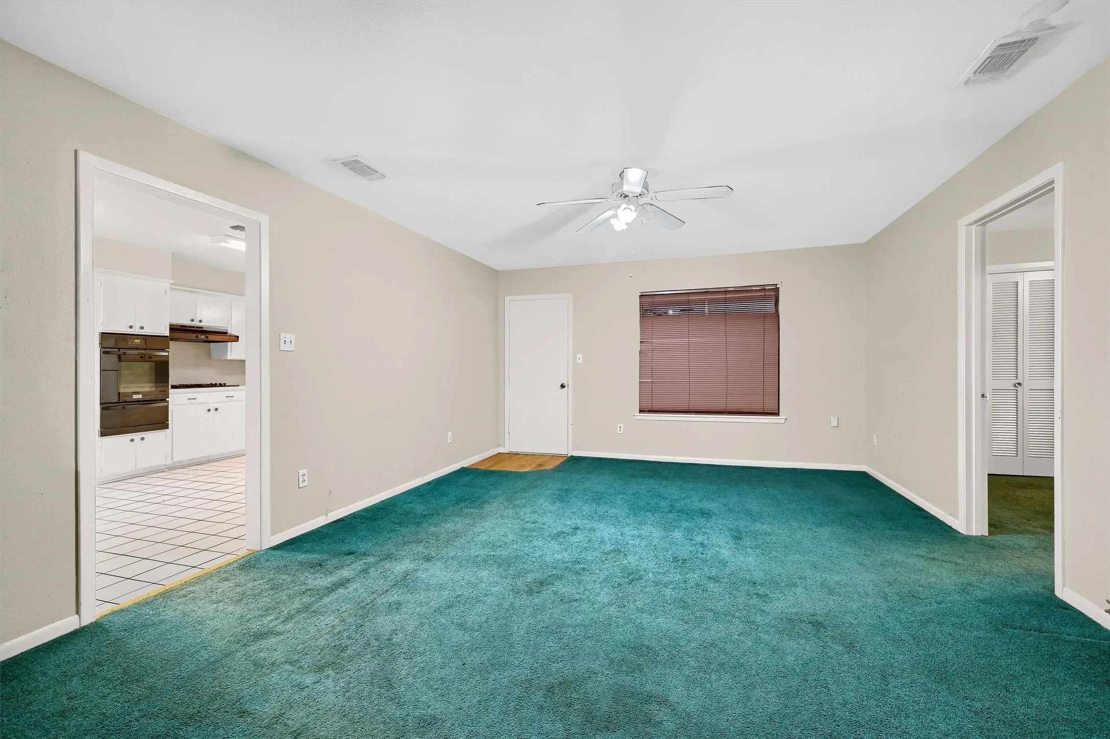 Single Family Residence For Sale in Grayson County , 205 N Union Street, Whitesboro, Texas 76273, 2 Bedroom, 2 Bathroom, Garage spaces, 1,509 Sqft, built in 1968, mls#21410362, Real Estate Agent in Whitesboro, Homes For Sale in Grayson county, Homes For Sale in Whitesboro, Realtor in Whitesboro Texas, Real Estate Brokerage Independent Realty Texas, Luminita Cordes Realtor