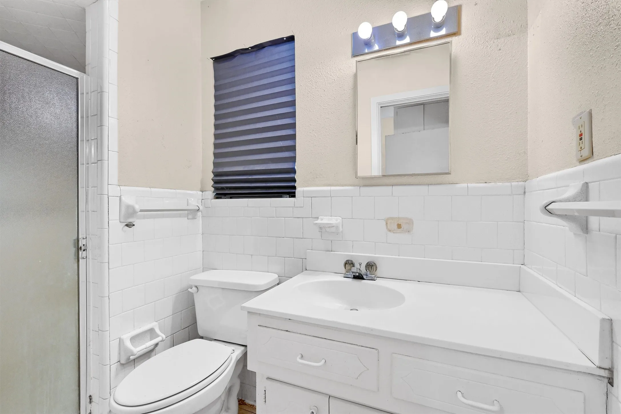 Single Family Residence For Sale in Grayson County , 205 N Union Street, Whitesboro, Texas 76273, 2 Bedroom, 2 Bathroom, Garage spaces, 1,509 Sqft, built in 1968, mls#21410362, Real Estate Agent in Whitesboro, Homes For Sale in Grayson county, Homes For Sale in Whitesboro, Realtor in Whitesboro Texas, Real Estate Brokerage Independent Realty Texas, Luminita Cordes Realtor