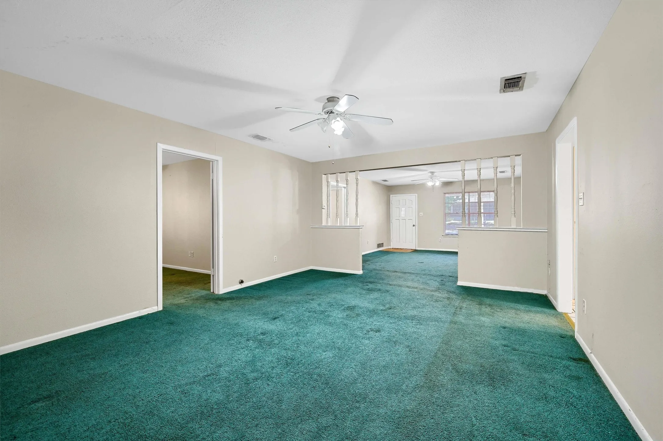 Single Family Residence For Sale in Grayson County , 205 N Union Street, Whitesboro, Texas 76273, 2 Bedroom, 2 Bathroom, Garage spaces, 1,509 Sqft, built in 1968, mls#21410362, Real Estate Agent in Whitesboro, Homes For Sale in Grayson county, Homes For Sale in Whitesboro, Realtor in Whitesboro Texas, Real Estate Brokerage Independent Realty Texas, Luminita Cordes Realtor