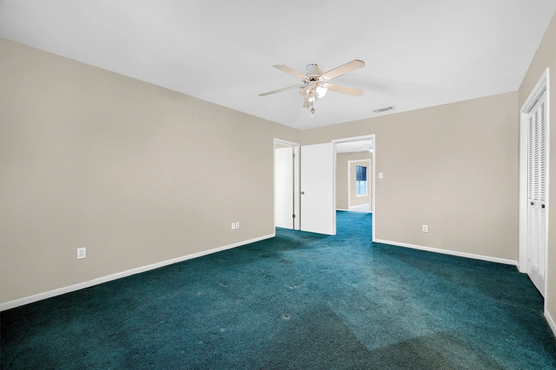 Single Family Residence For Sale in Grayson County , 205 N Union Street, Whitesboro, Texas 76273, 2 Bedroom, 2 Bathroom, Garage spaces, 1,509 Sqft, built in 1968, mls#21410362, Real Estate Agent in Whitesboro, Homes For Sale in Grayson county, Homes For Sale in Whitesboro, Realtor in Whitesboro Texas, Real Estate Brokerage Independent Realty Texas, Luminita Cordes Realtor